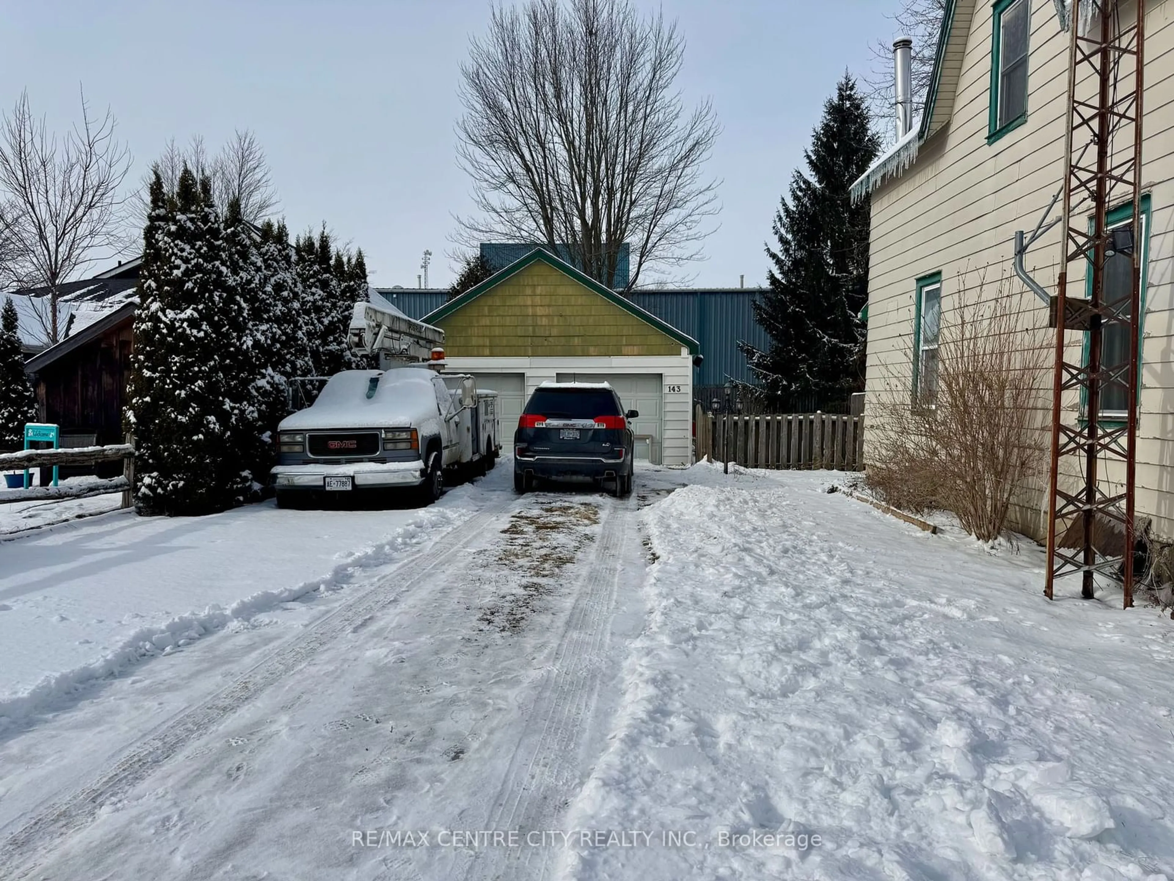 A pic from outside/outdoor area/front of a property/back of a property/a pic from drone, street for 143 Chestnut St, West Elgin Ontario N0L 2P0