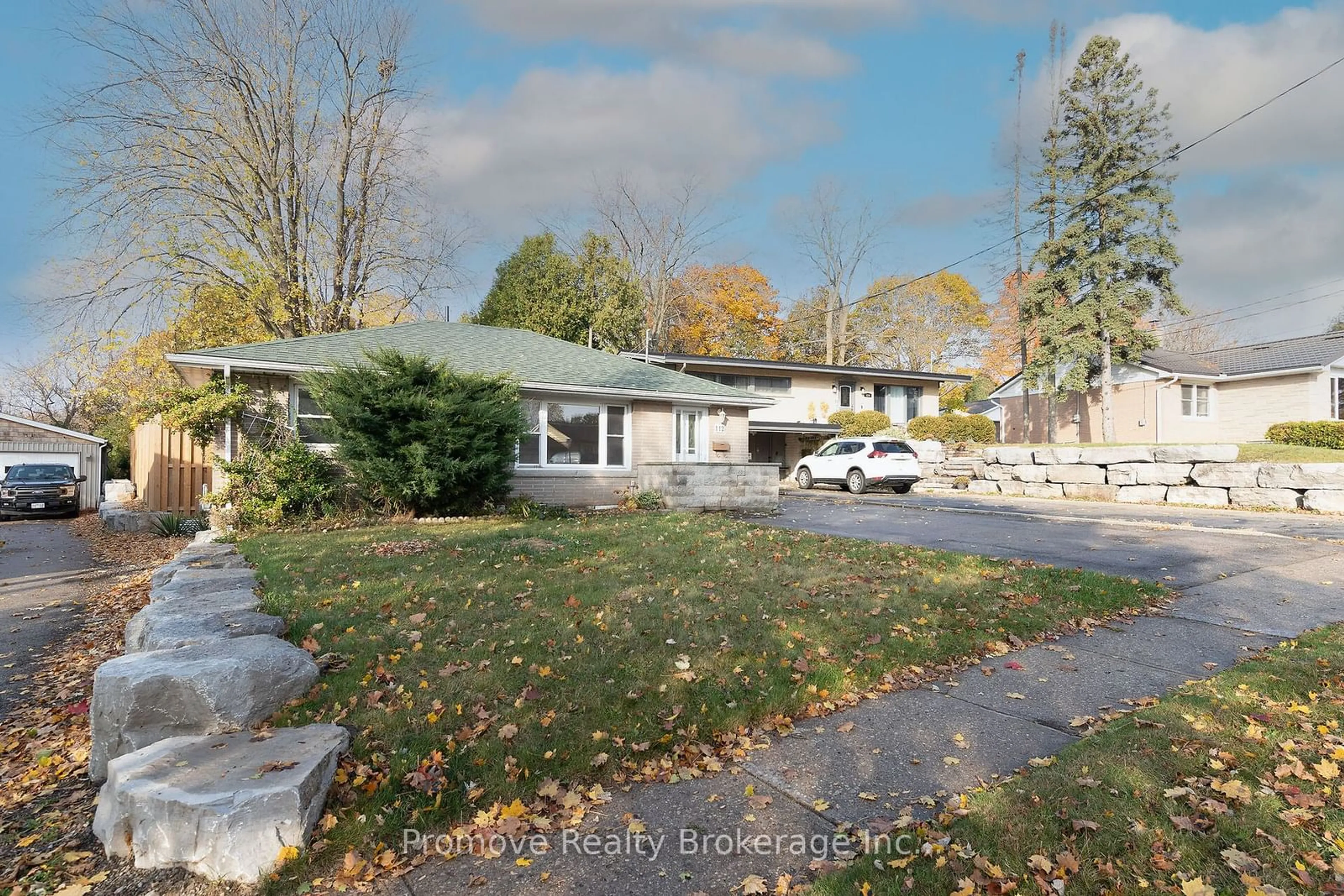 A pic from outside/outdoor area/front of a property/back of a property/a pic from drone, street for 112 Vancouver Dr, Guelph Ontario N1E 2G3