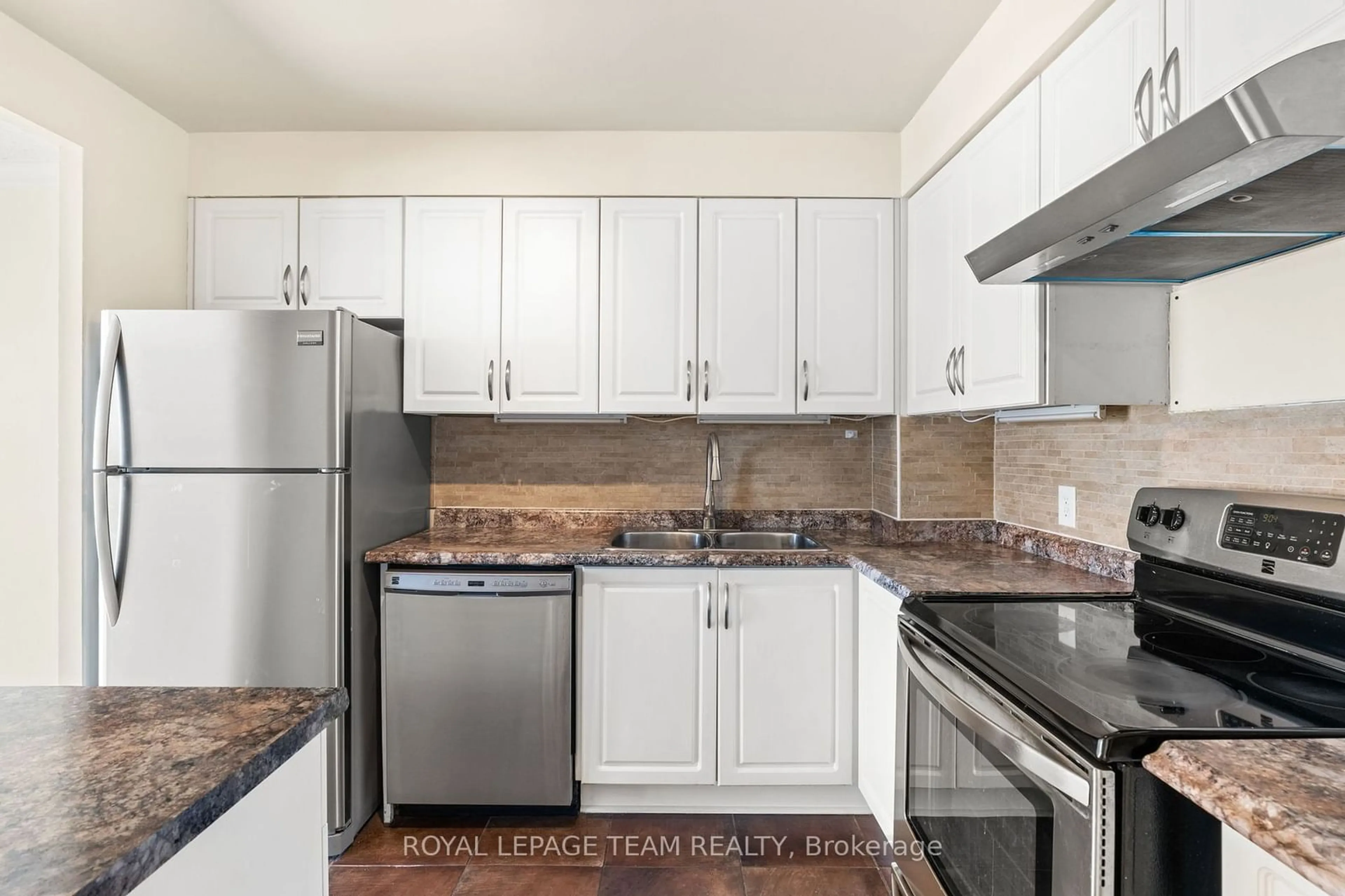 Standard kitchen, unknown for 2871 Richmond Rd #1708, Britannia Heights - Queensway Terrace N and Area Ontario K2B 8M5