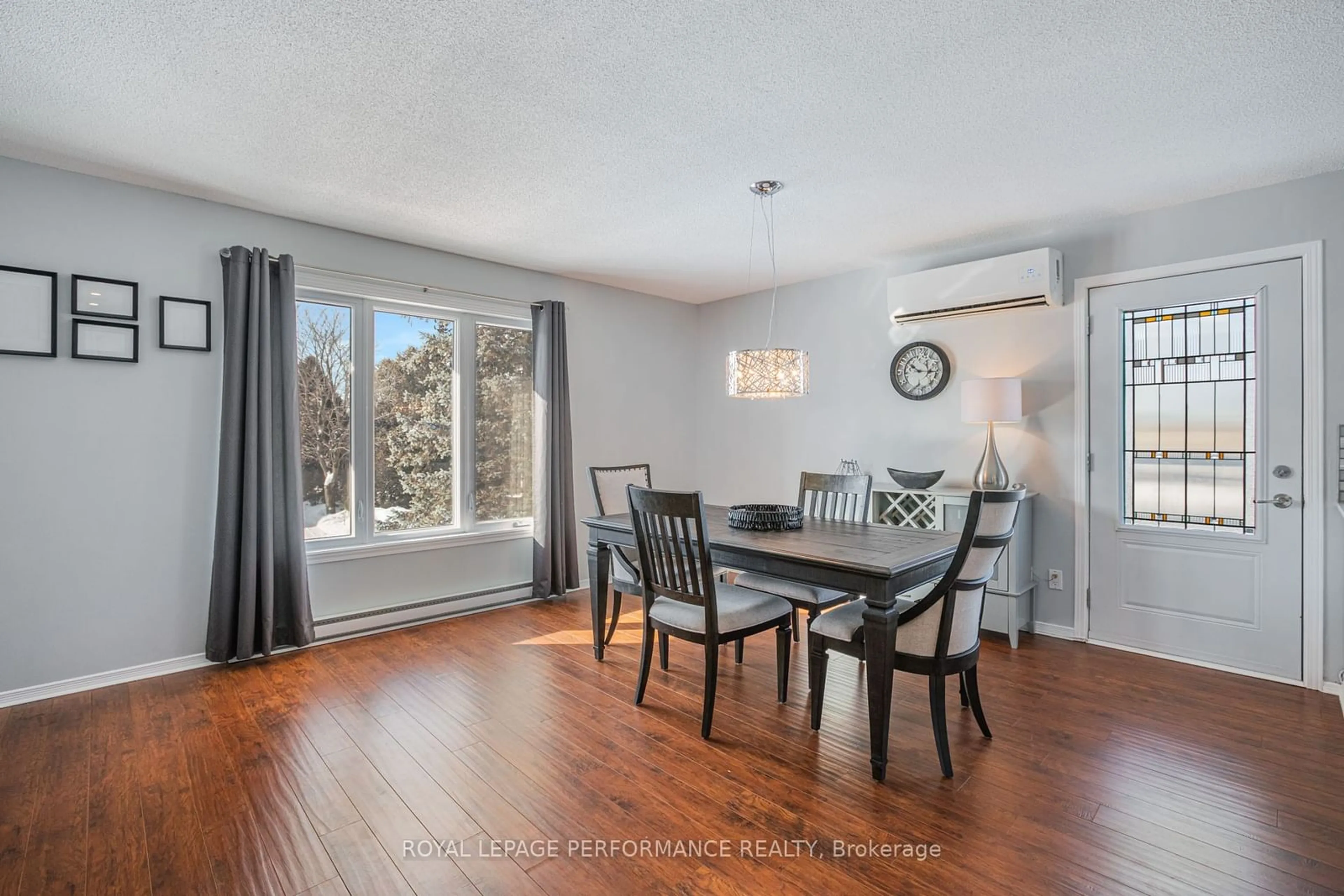 Dining room, wood/laminate floor for 601 Berthiaume St, Hawkesbury Ontario K6A 3N5