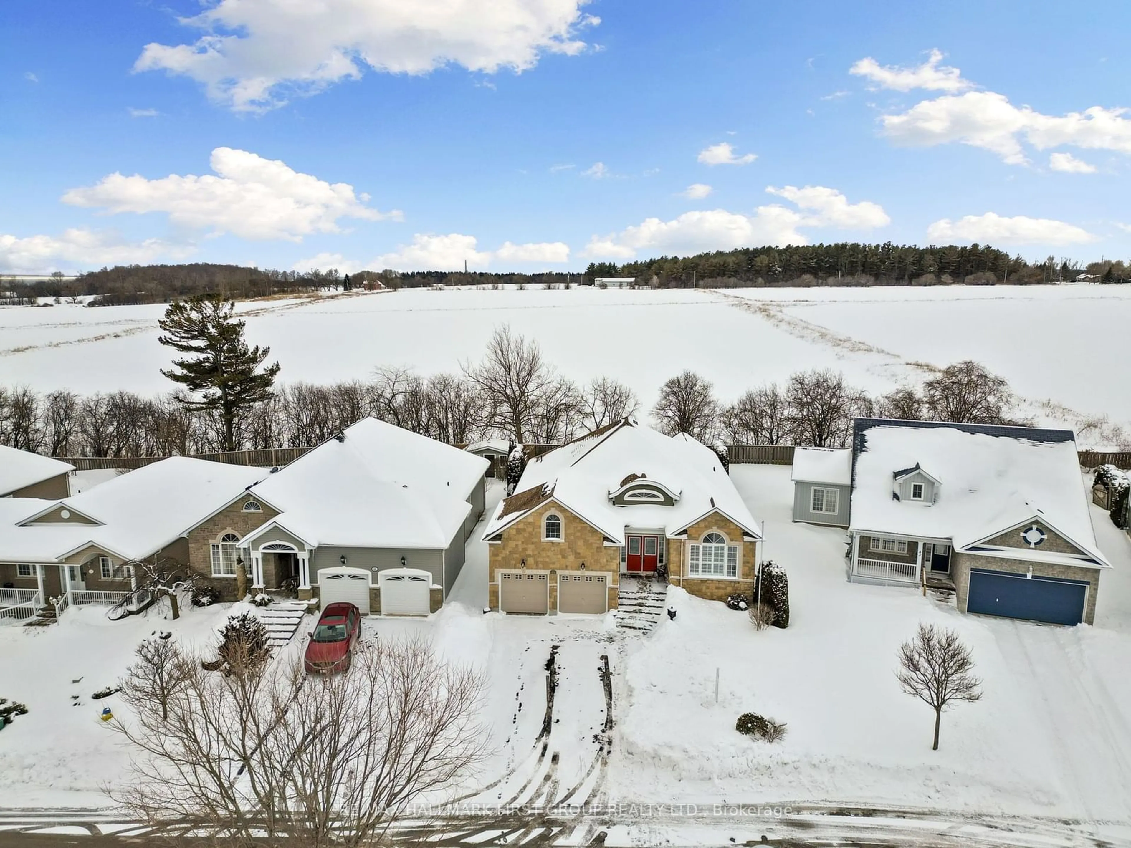 A pic from outside/outdoor area/front of a property/back of a property/a pic from drone, mountain view for 44 Jarvis Dr, Port Hope Ontario L1A 4J8