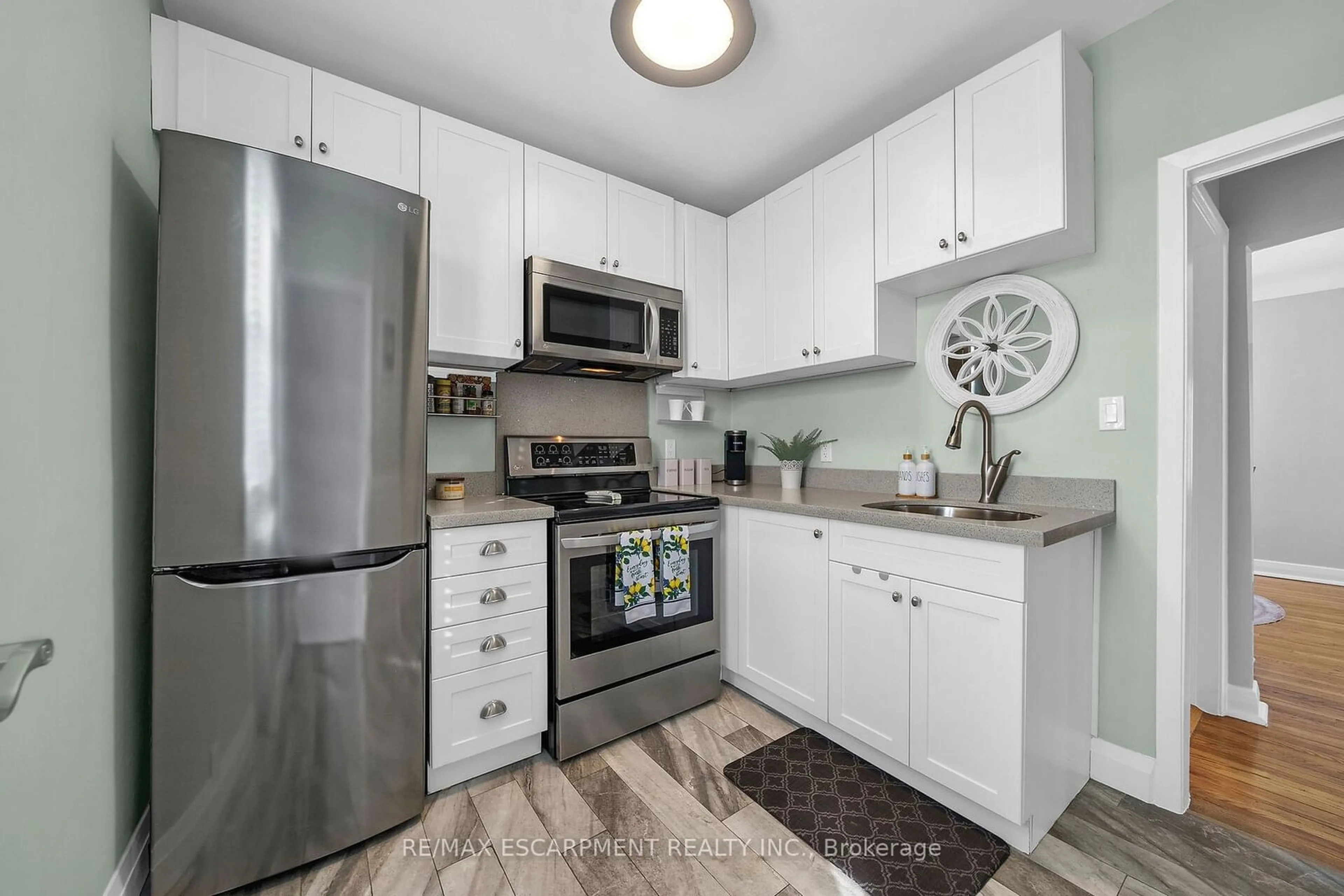 Standard kitchen, unknown for 410 Crockett St, Hamilton Ontario L8V 1J1