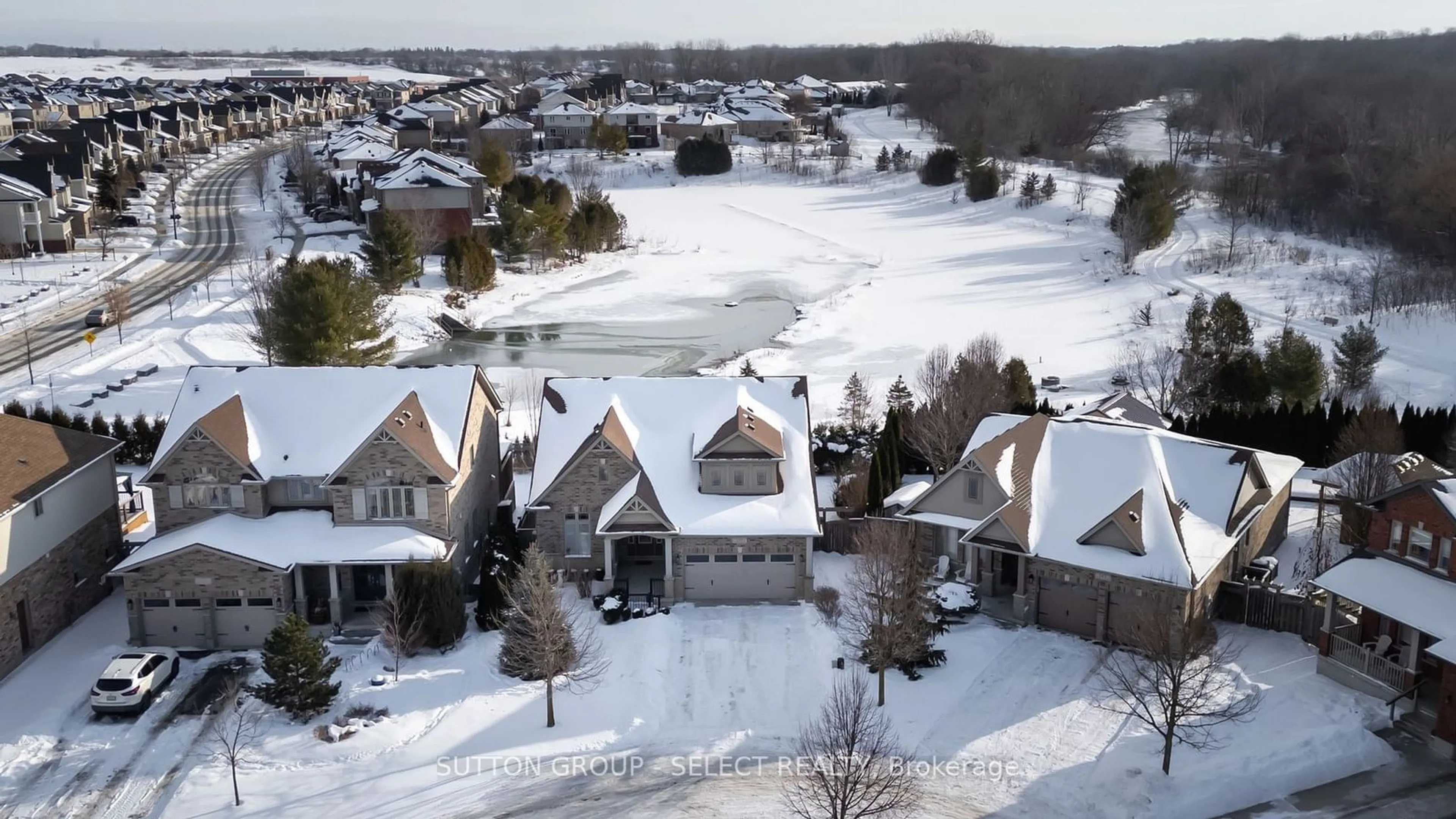 A pic from outside/outdoor area/front of a property/back of a property/a pic from drone, water/lake/river/ocean view for 149 Dingle Pl, London Ontario N5X 0B8