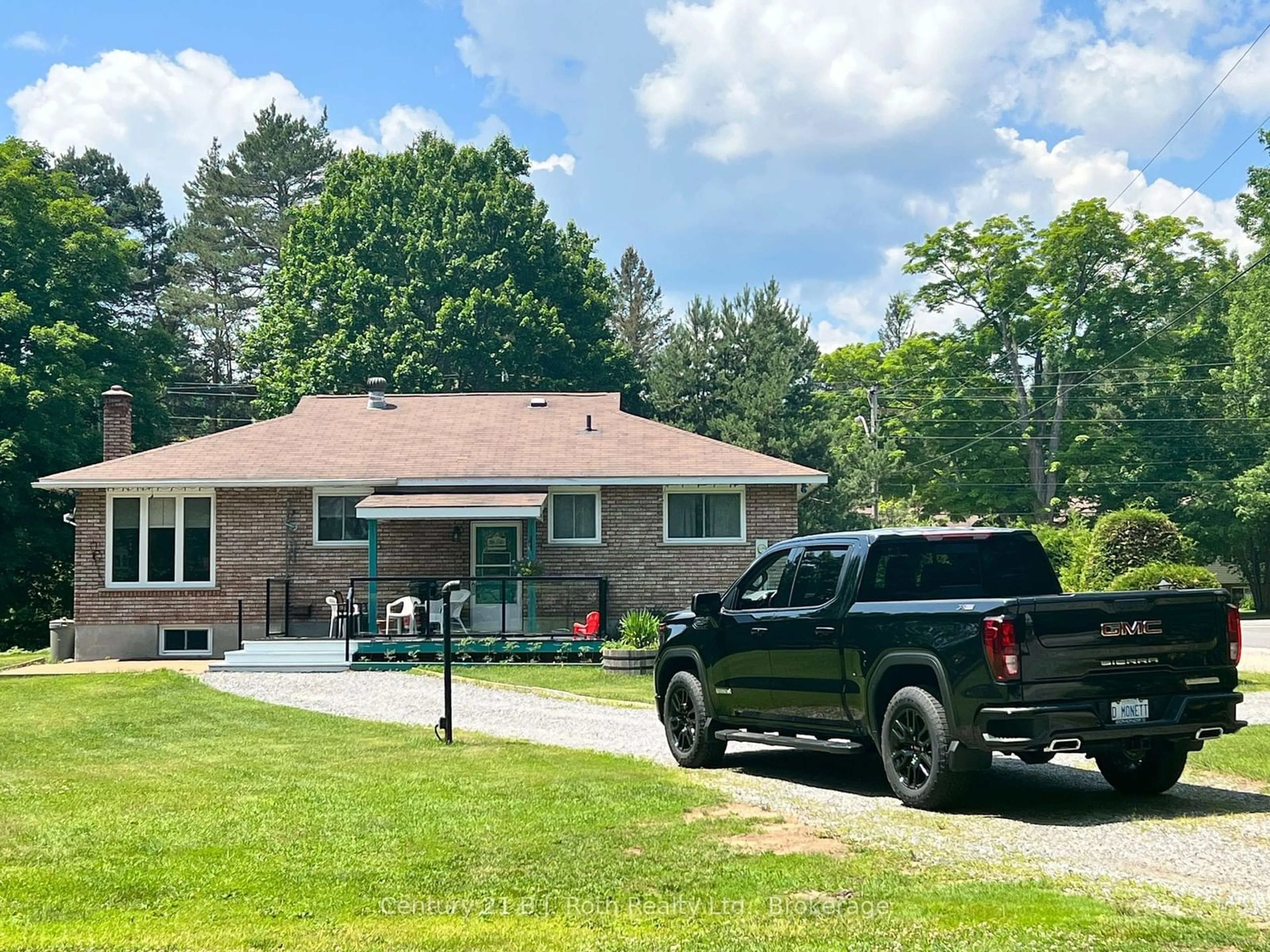 A pic from outside/outdoor area/front of a property/back of a property/a pic from drone, mountain view for 79 Albert St, Sundridge Ontario P0A 1Z0