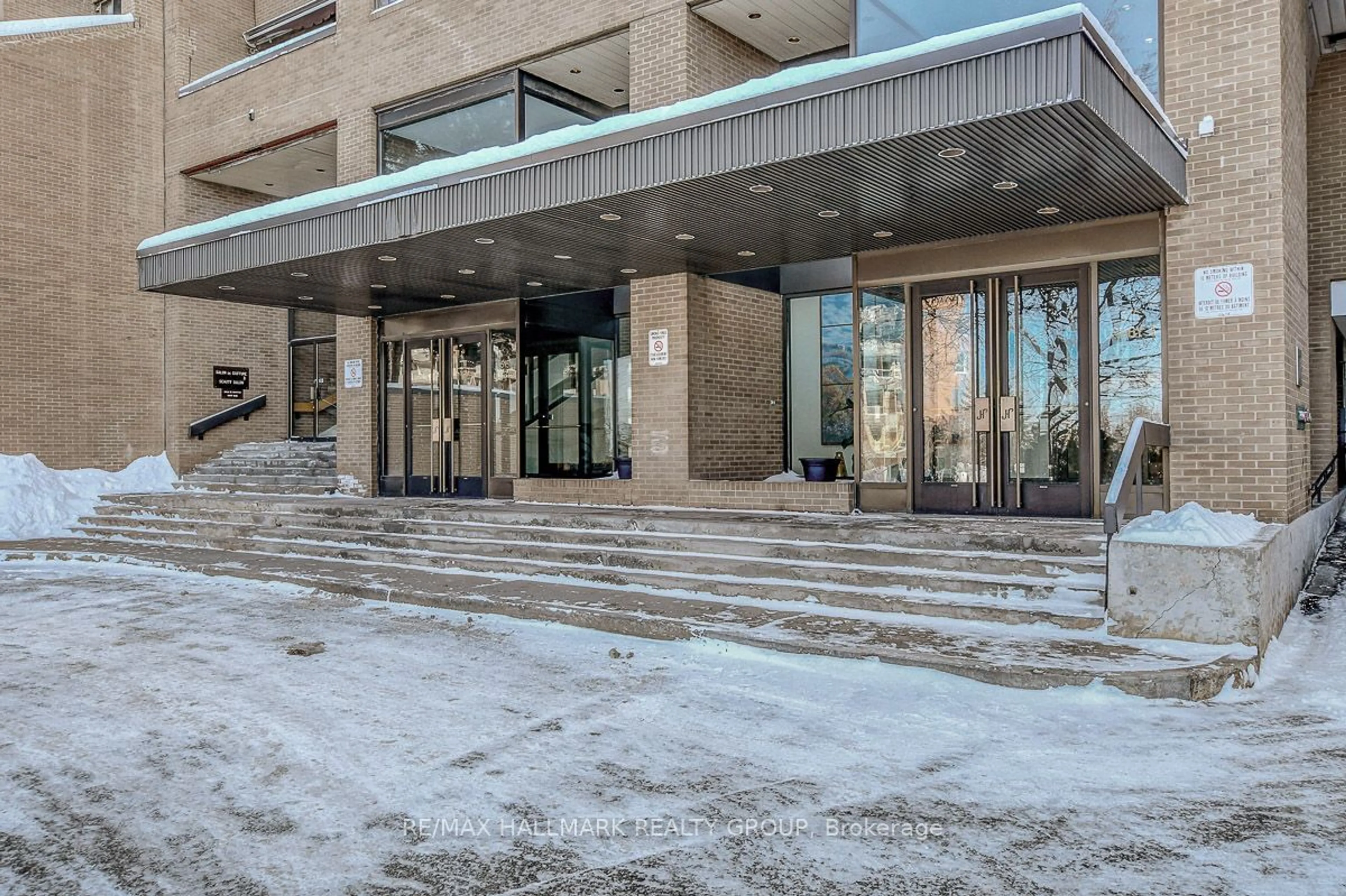 Indoor foyer for 515 St Laurent Blvd #1707, Manor Park - Cardinal Glen and Area Ontario K1K 3X5