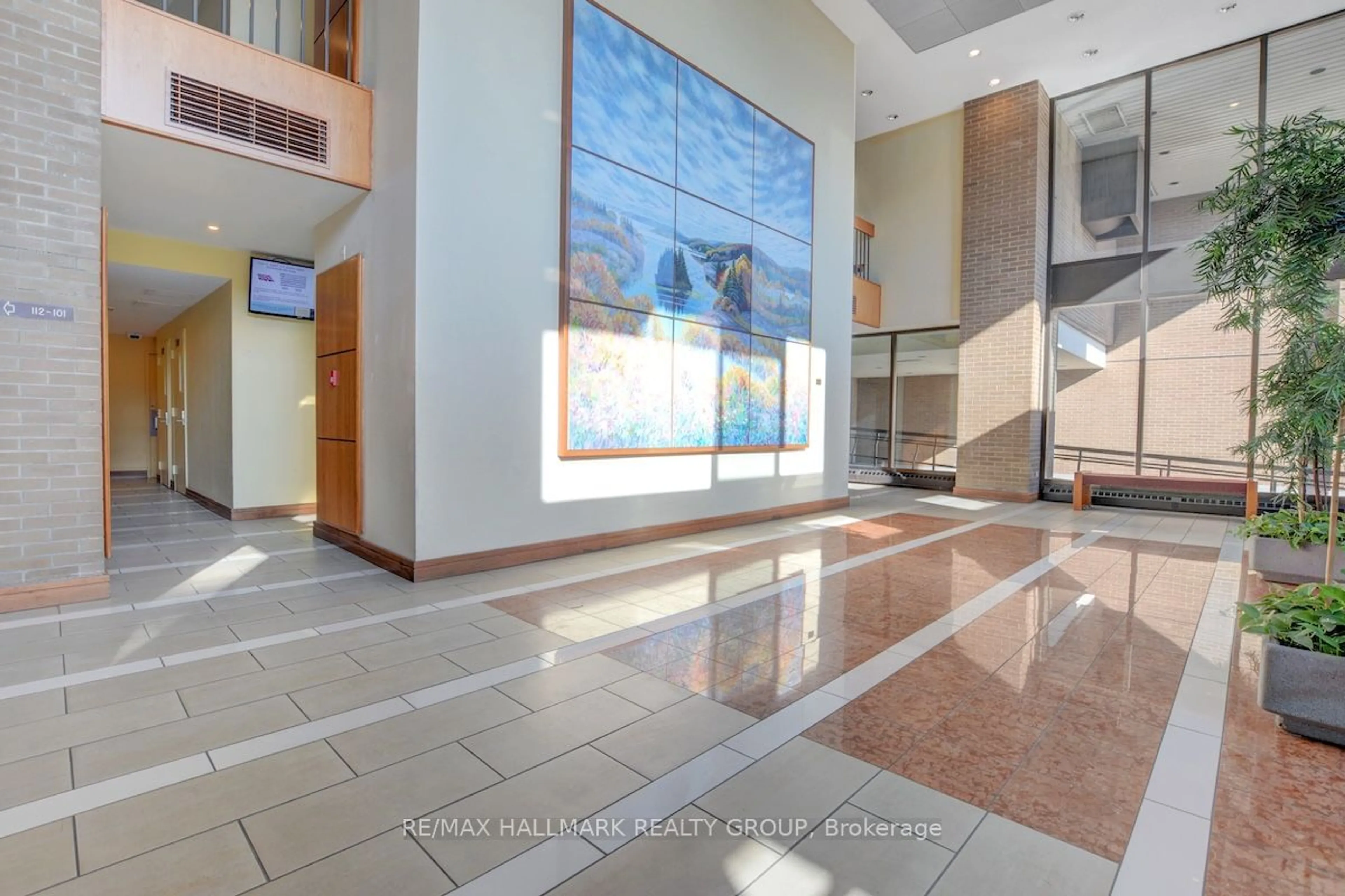 Lobby for 515 St Laurent Blvd #1707, Manor Park - Cardinal Glen and Area Ontario K1K 3X5