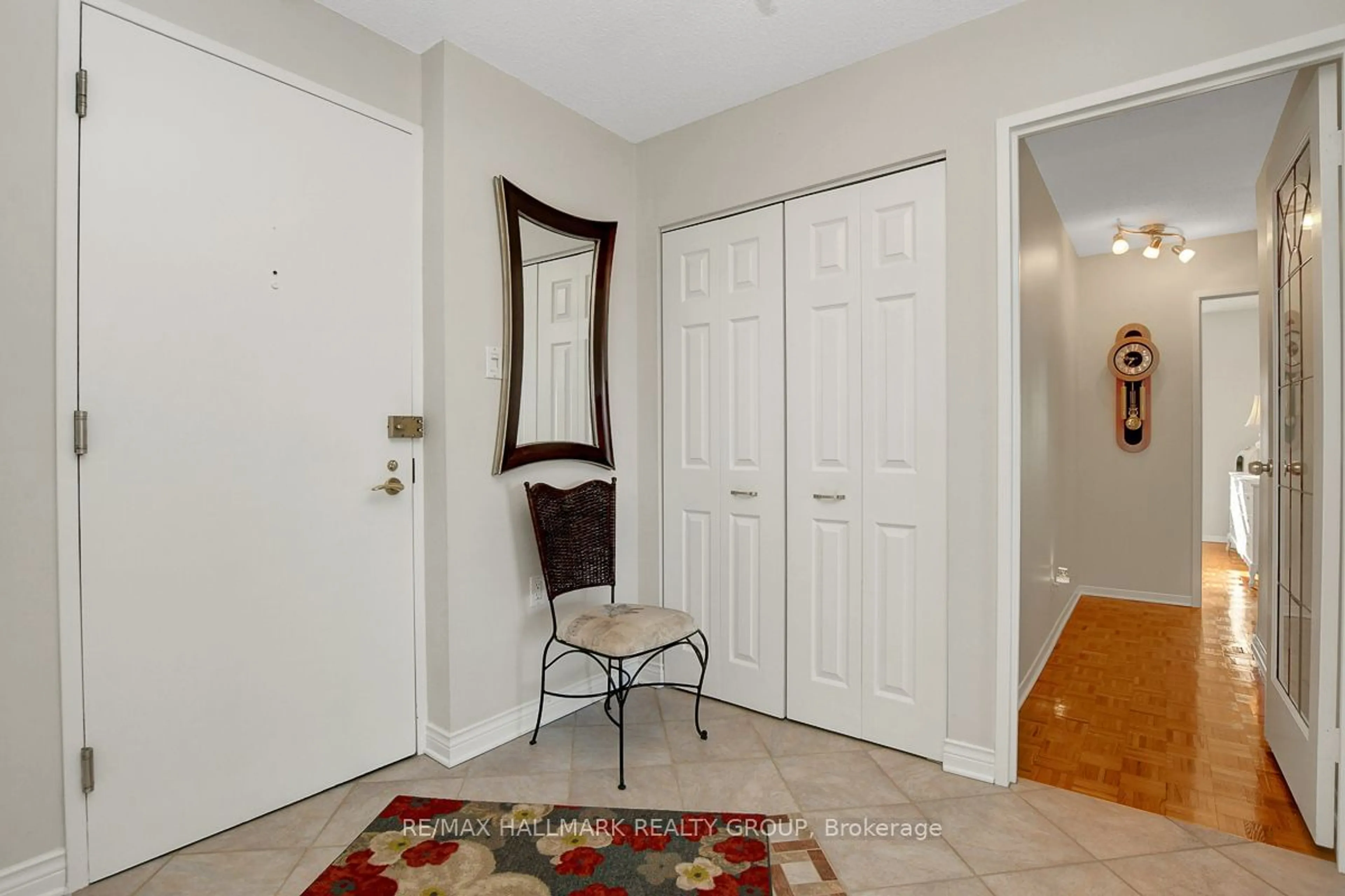 Indoor entryway for 515 St Laurent Blvd #1707, Manor Park - Cardinal Glen and Area Ontario K1K 3X5