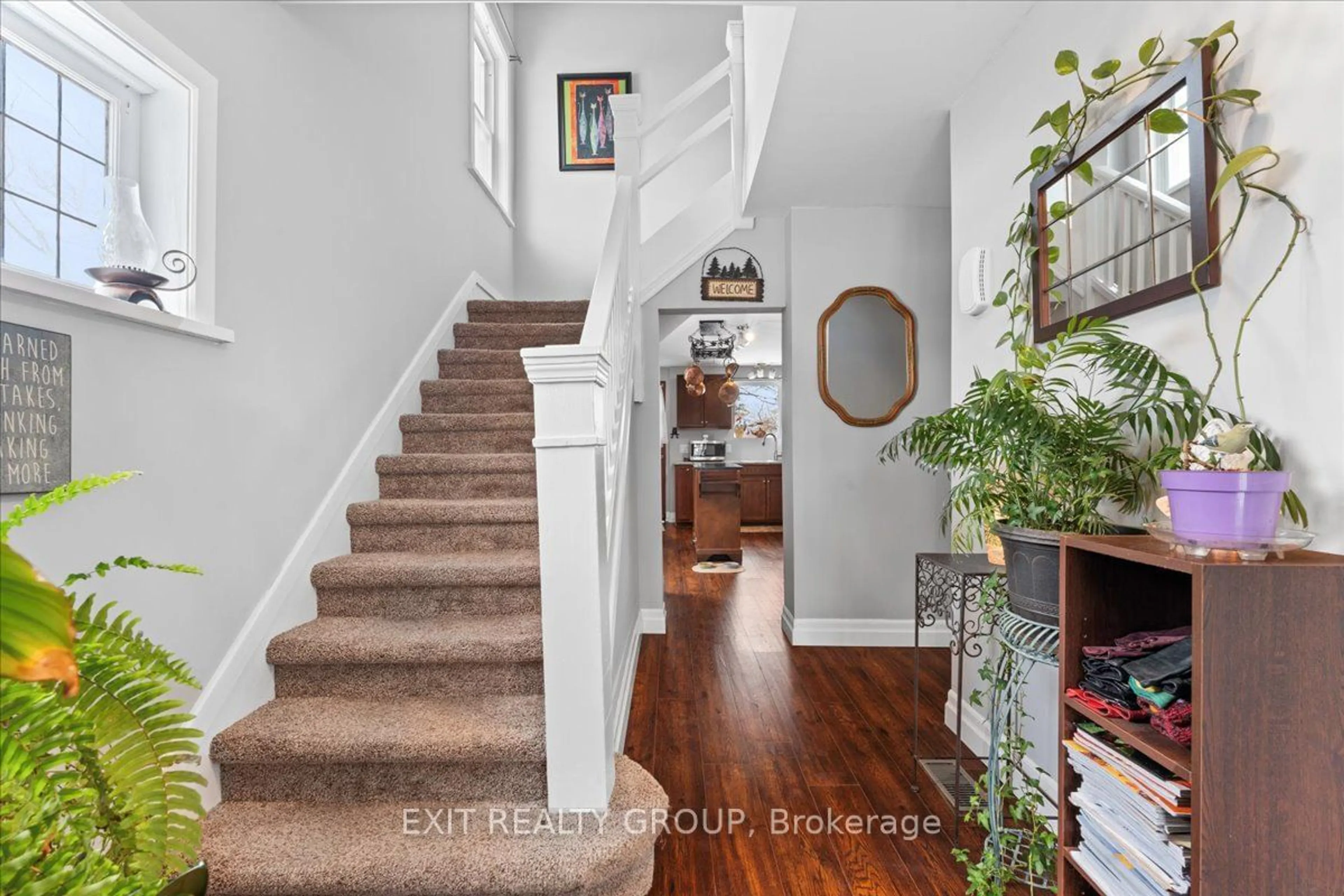 Indoor entryway for 25 McCann St, Quinte West Ontario K8V 1W2