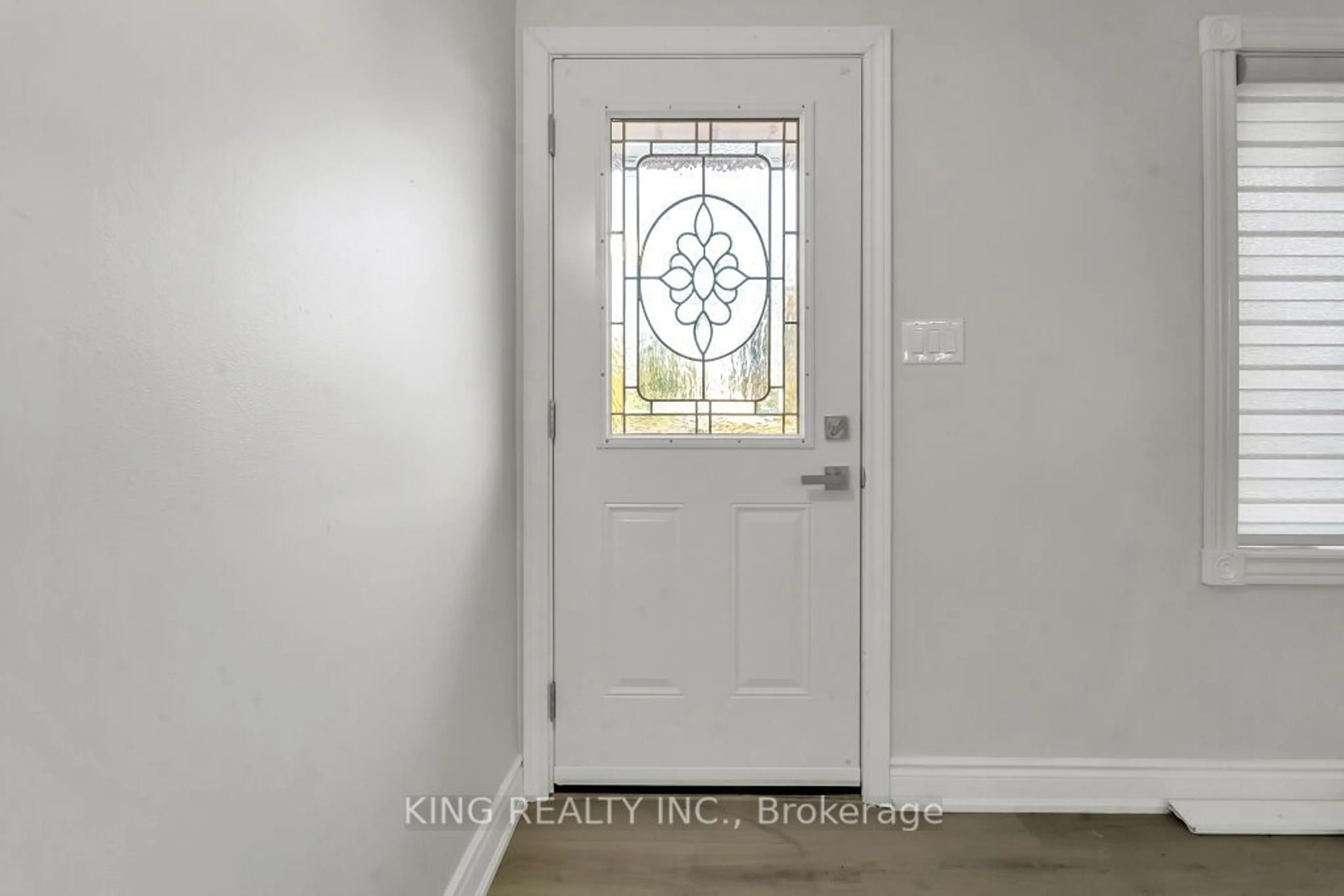 Indoor entryway for 436 East 14th St, Hamilton Ontario L9A 4C5