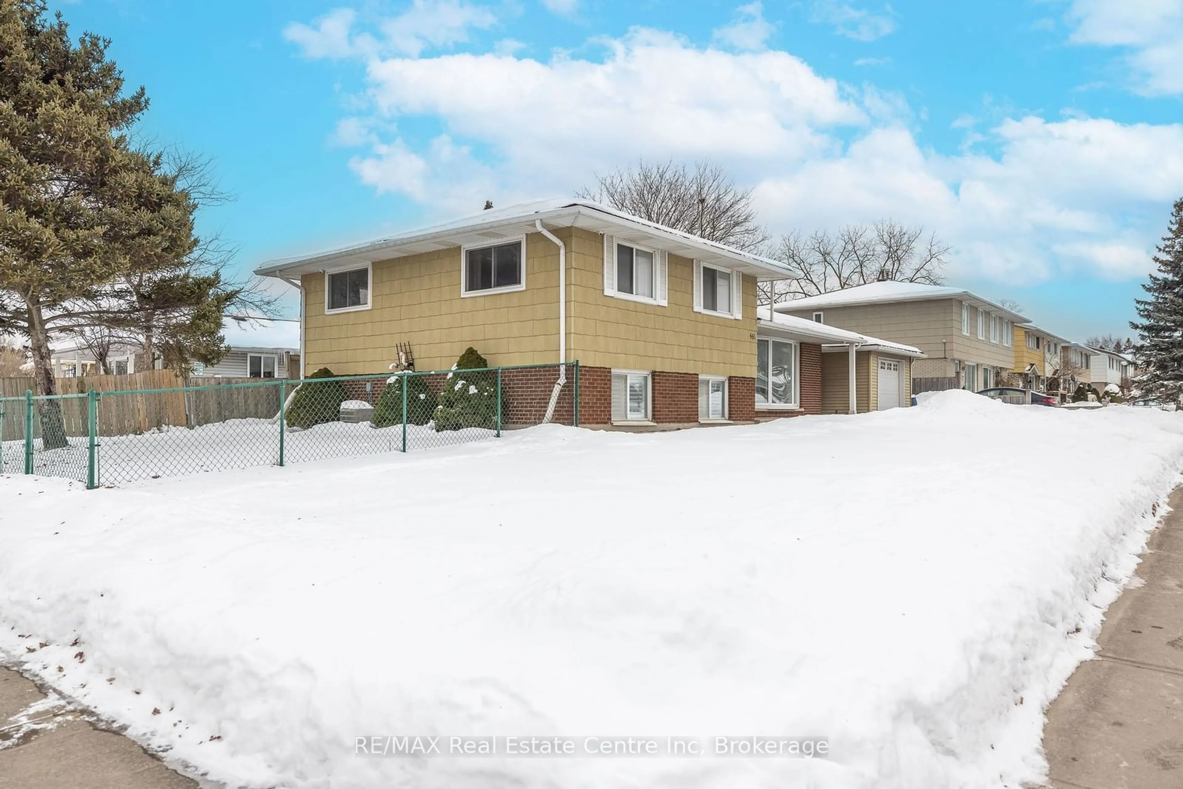 A pic from outside/outdoor area/front of a property/back of a property/a pic from drone, street for 461 Strasburg Rd, Kitchener Ontario N2E 1P1