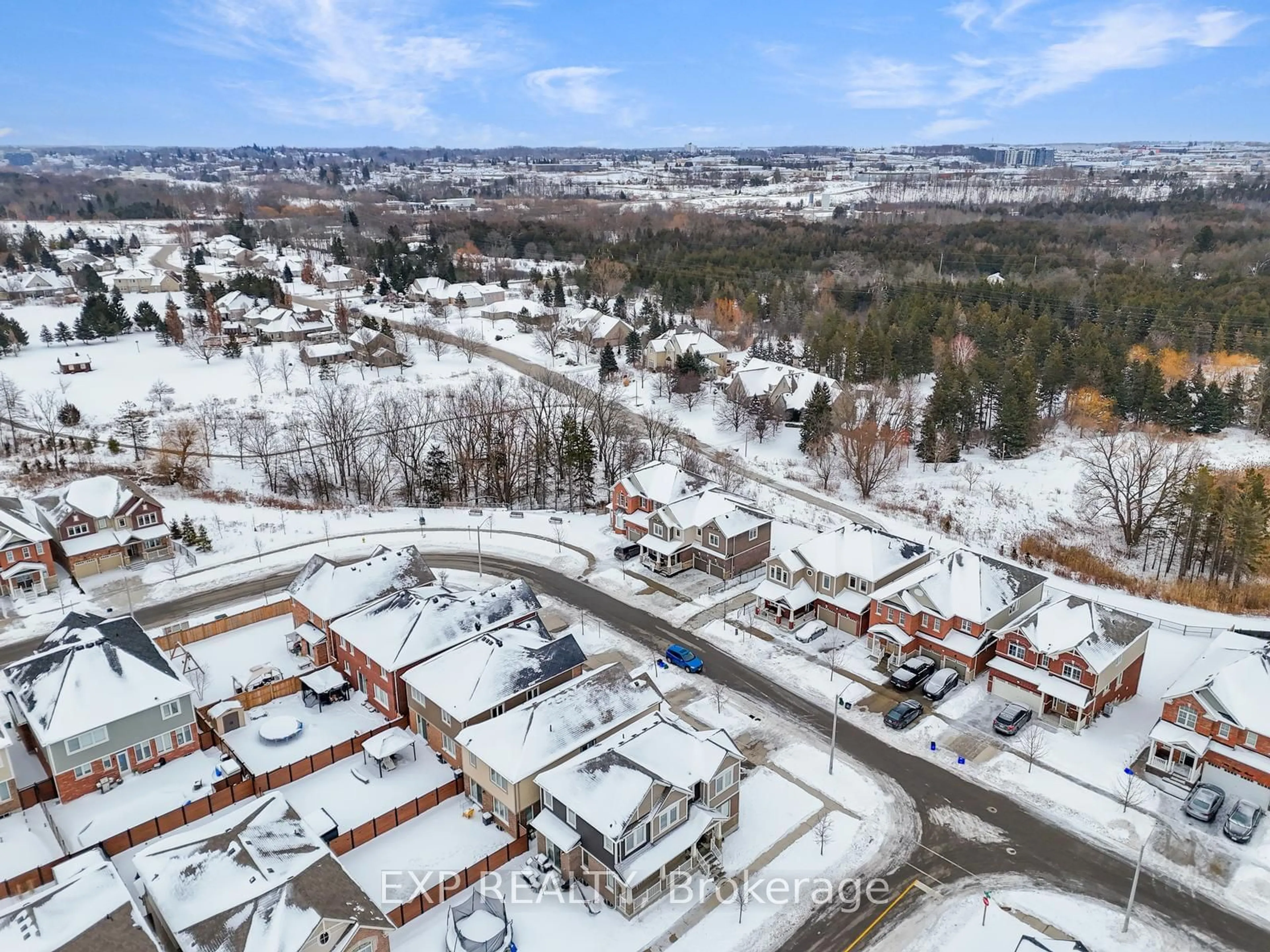 A pic from outside/outdoor area/front of a property/back of a property/a pic from drone, street for 215 Ridge Rd, Cambridge Ontario N3E 0C2