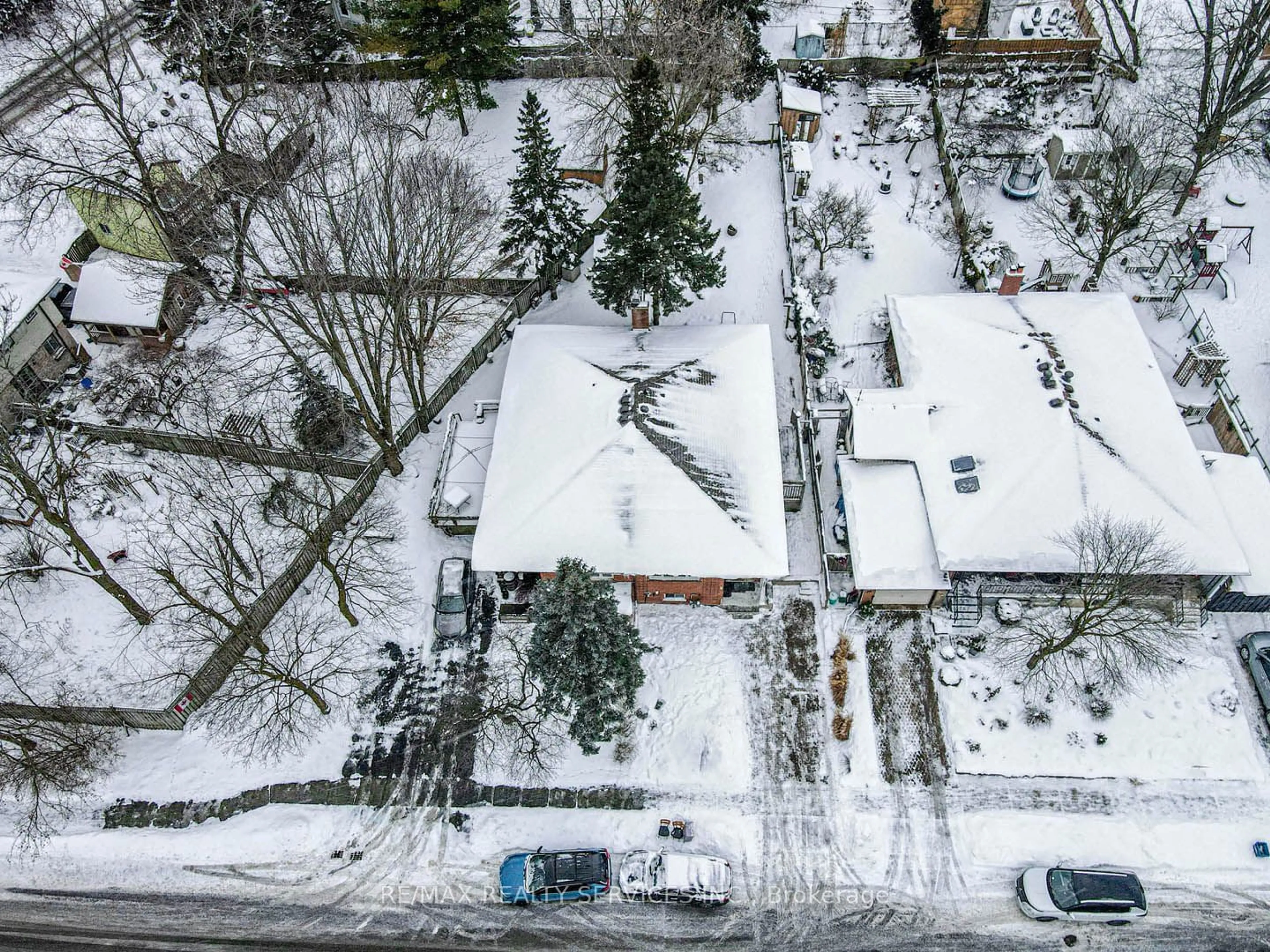 A pic from outside/outdoor area/front of a property/back of a property/a pic from drone, street for 348 Jacob St, Wilmot Ontario N3A 1B9