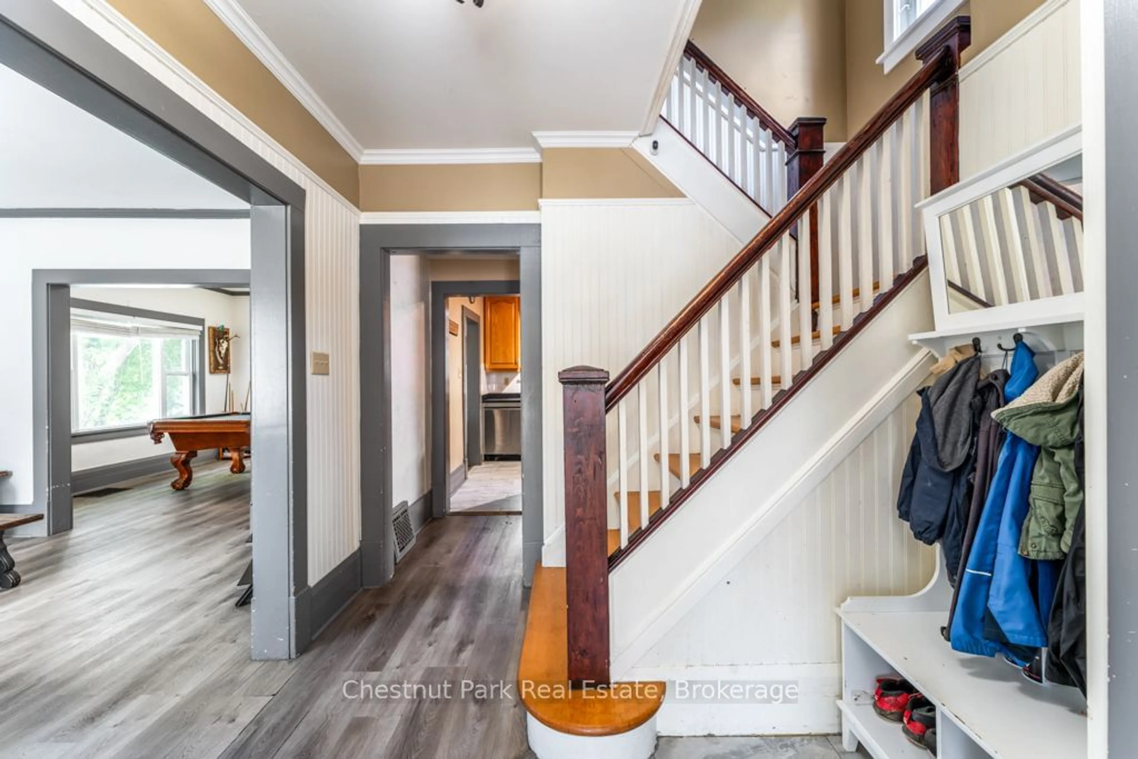 Indoor entryway for 16 LORNE St, Huntsville Ontario P1H 1W1