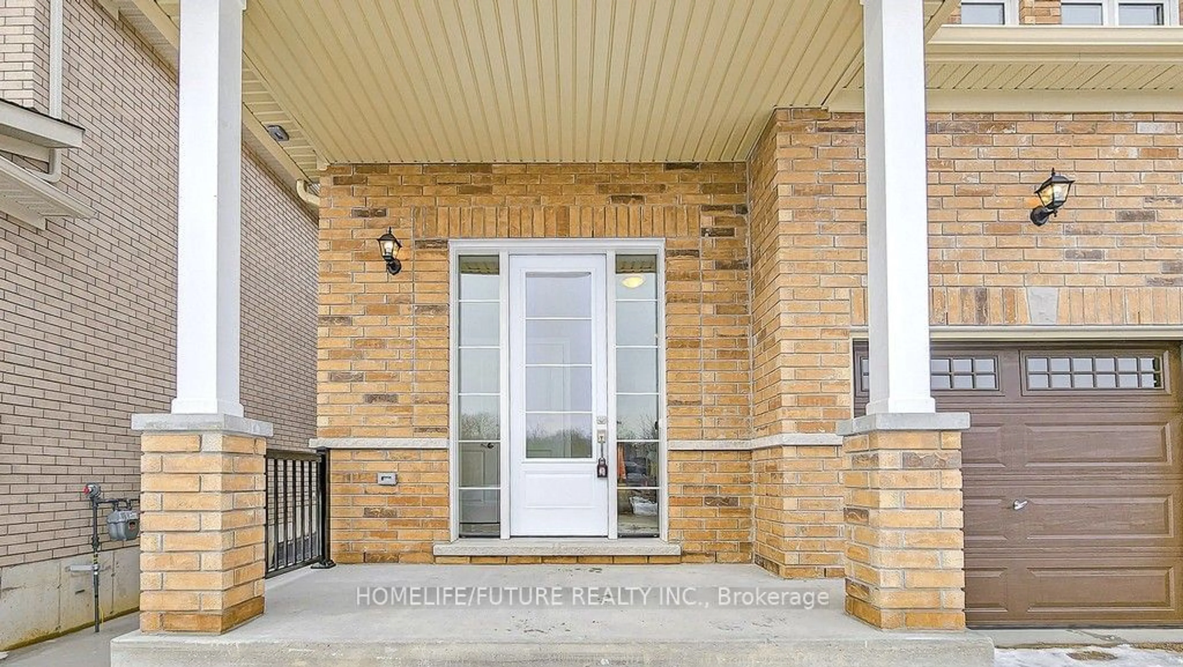 Indoor entryway for 250 O'Neil St, Peterborough Ontario K9K 0H5