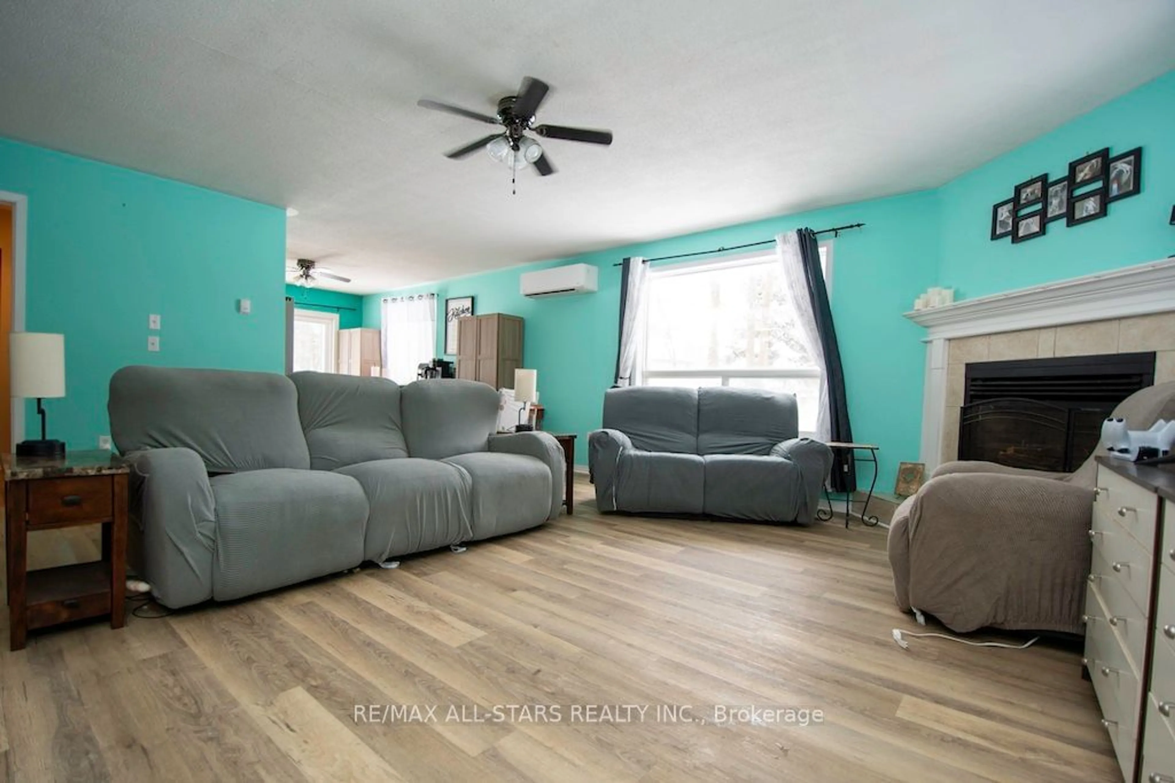 Living room with furniture, unknown for 2 Oakwood Dr, Kawartha Lakes Ontario K0M 1N0