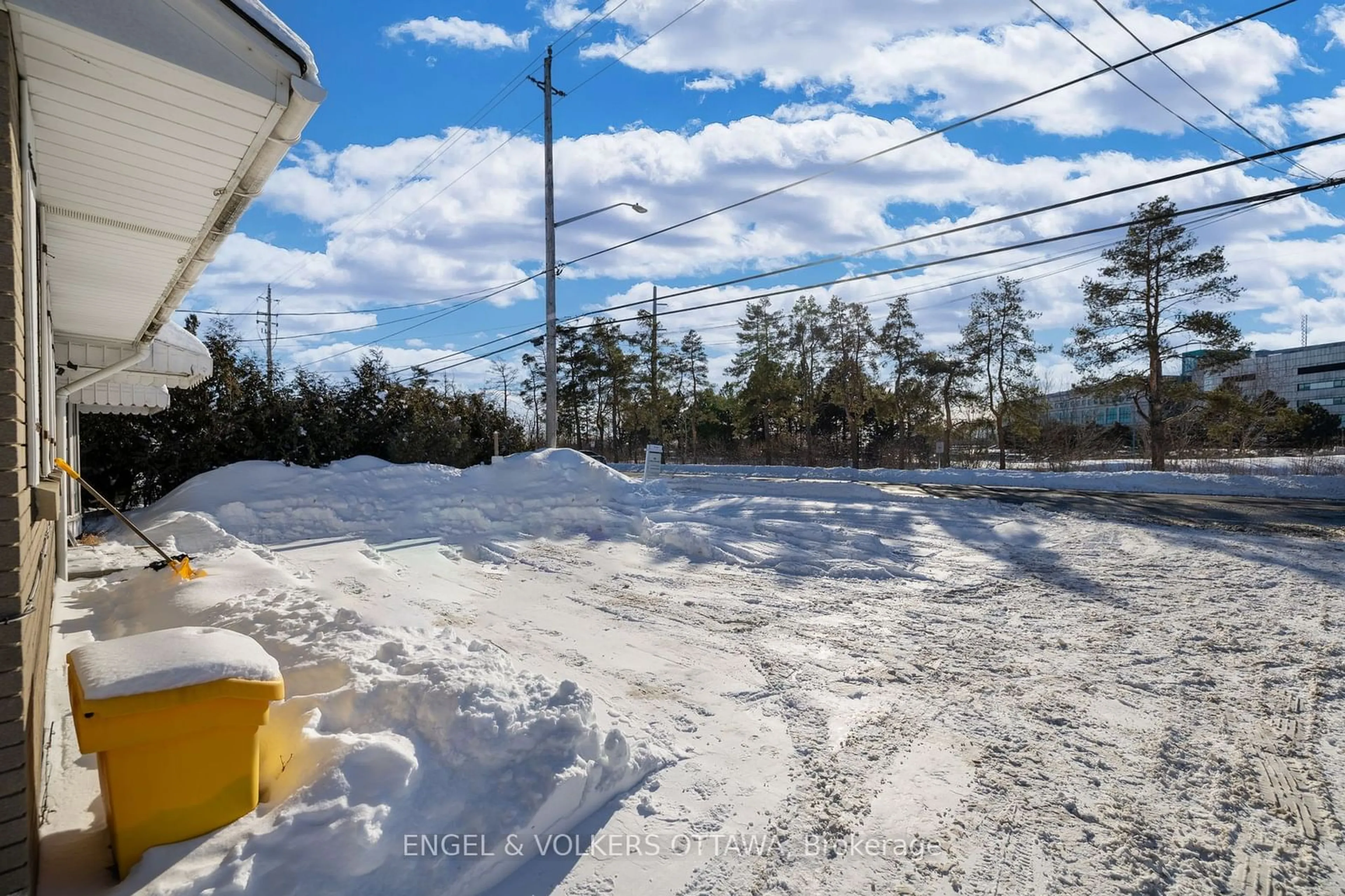 Patio, street for 1007 Blair Rd, Beacon Hill North - South and Area Ontario K1J 7M9