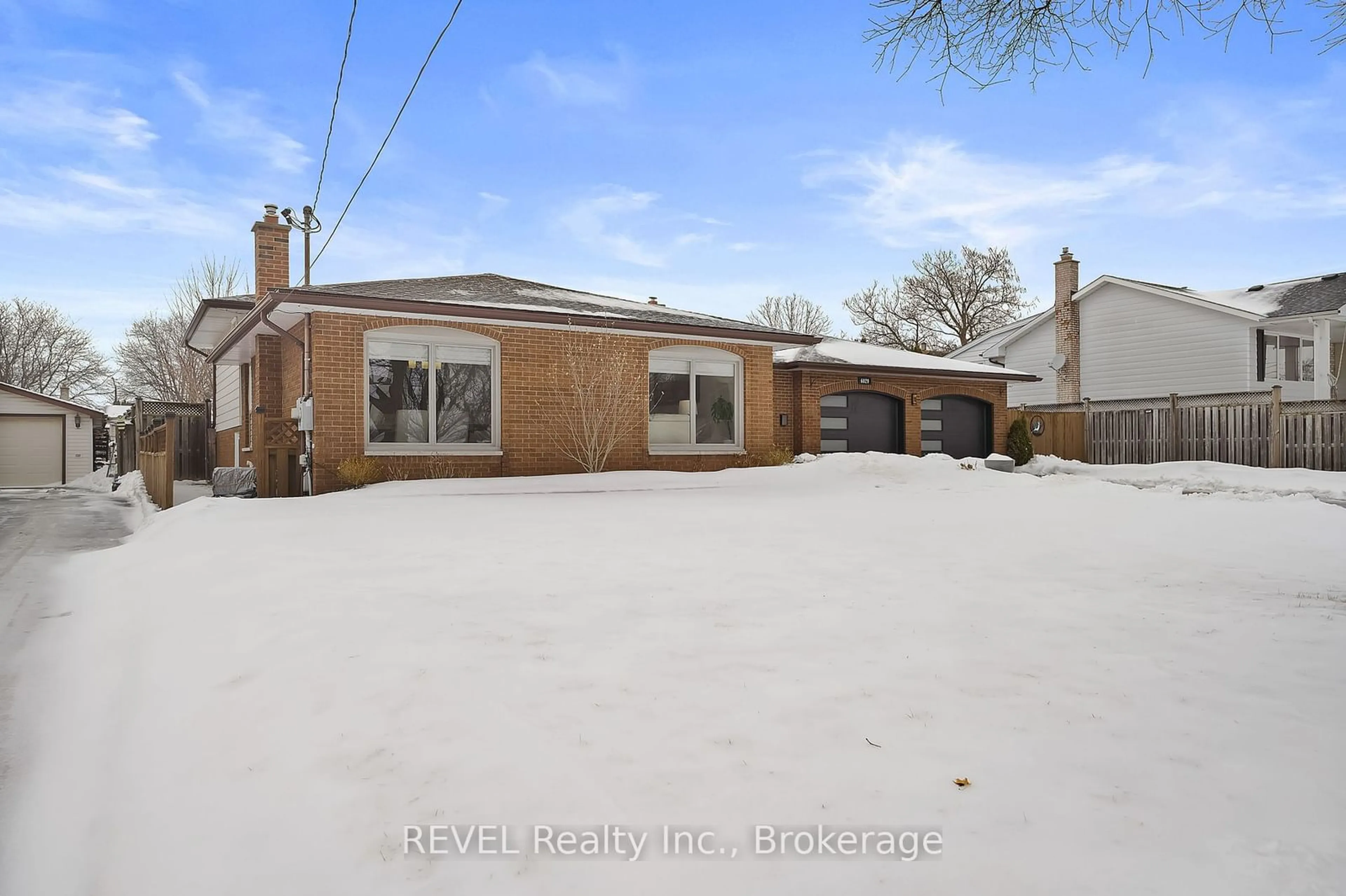 A pic from outside/outdoor area/front of a property/back of a property/a pic from drone, street for 6029 Pitton Rd, Niagara Falls Ontario L2H 1S2