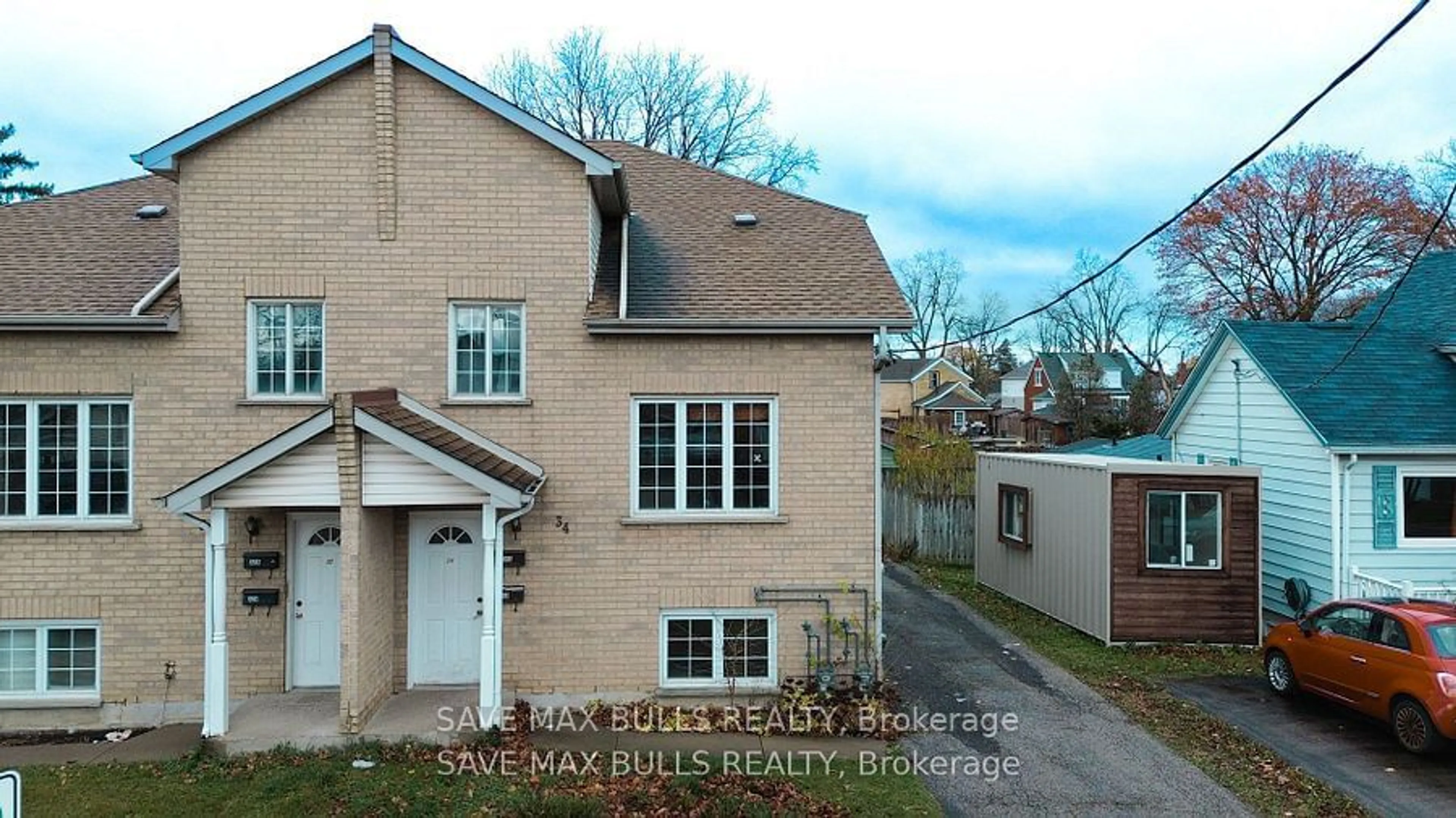 A pic from outside/outdoor area/front of a property/back of a property/a pic from drone, street for 34 Hopeton St, Cambridge Ontario N1R 3T3