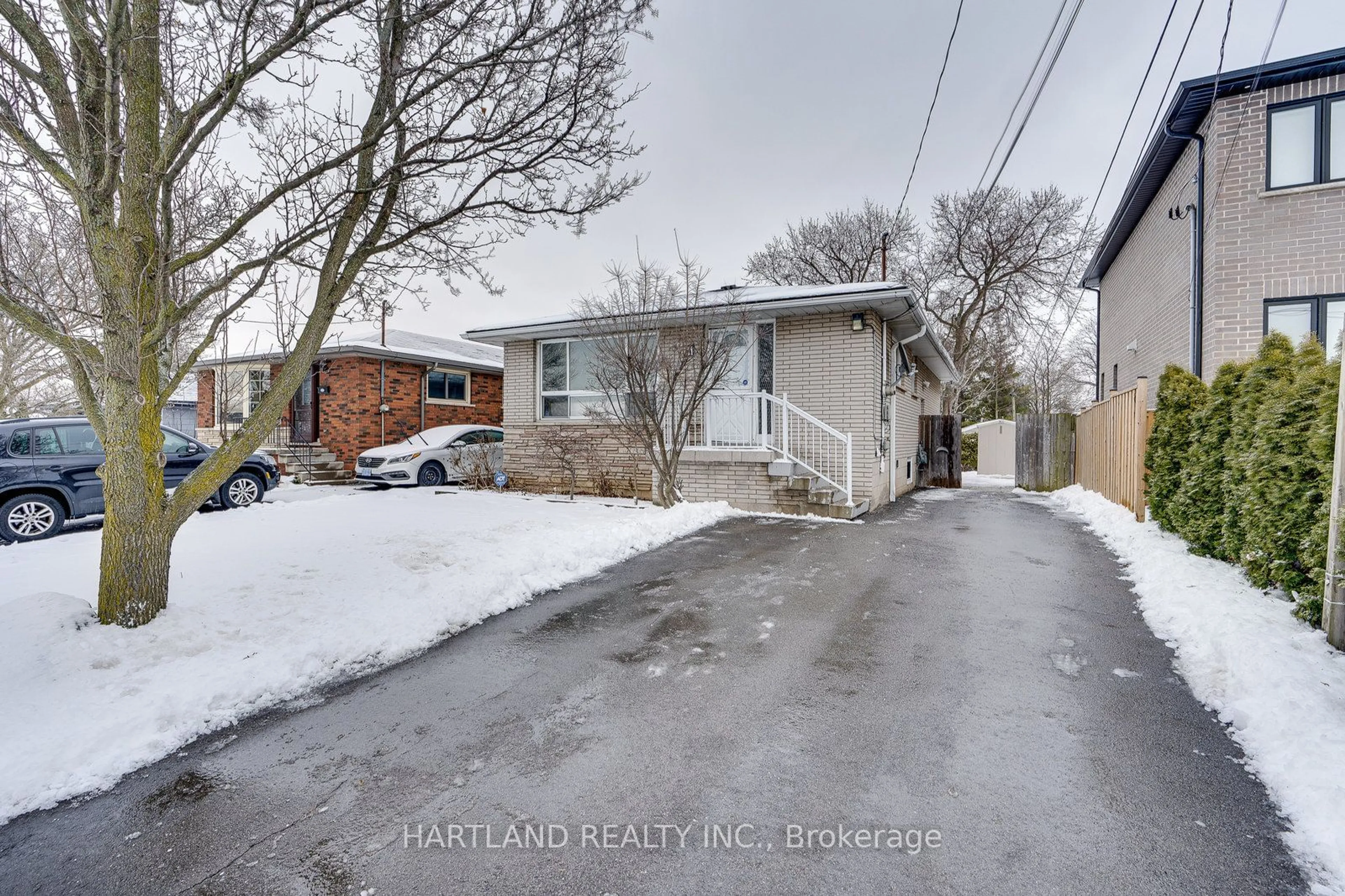 A pic from outside/outdoor area/front of a property/back of a property/a pic from drone, street for 11 Maitland Ave, Hamilton Ontario L9A 3J4