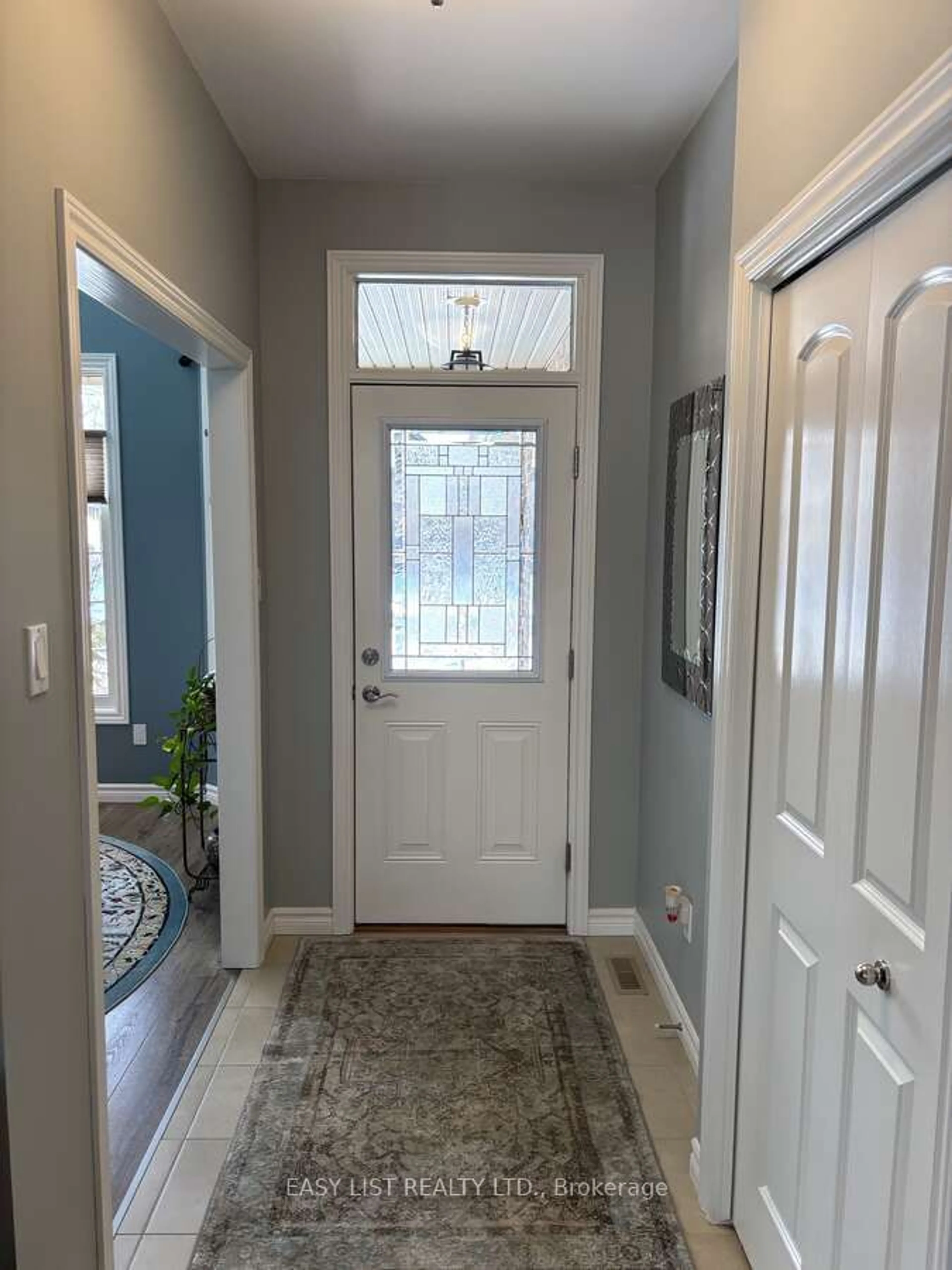 Indoor entryway for 20 Ensley Pl, Central Elgin Ontario N5L 0A1