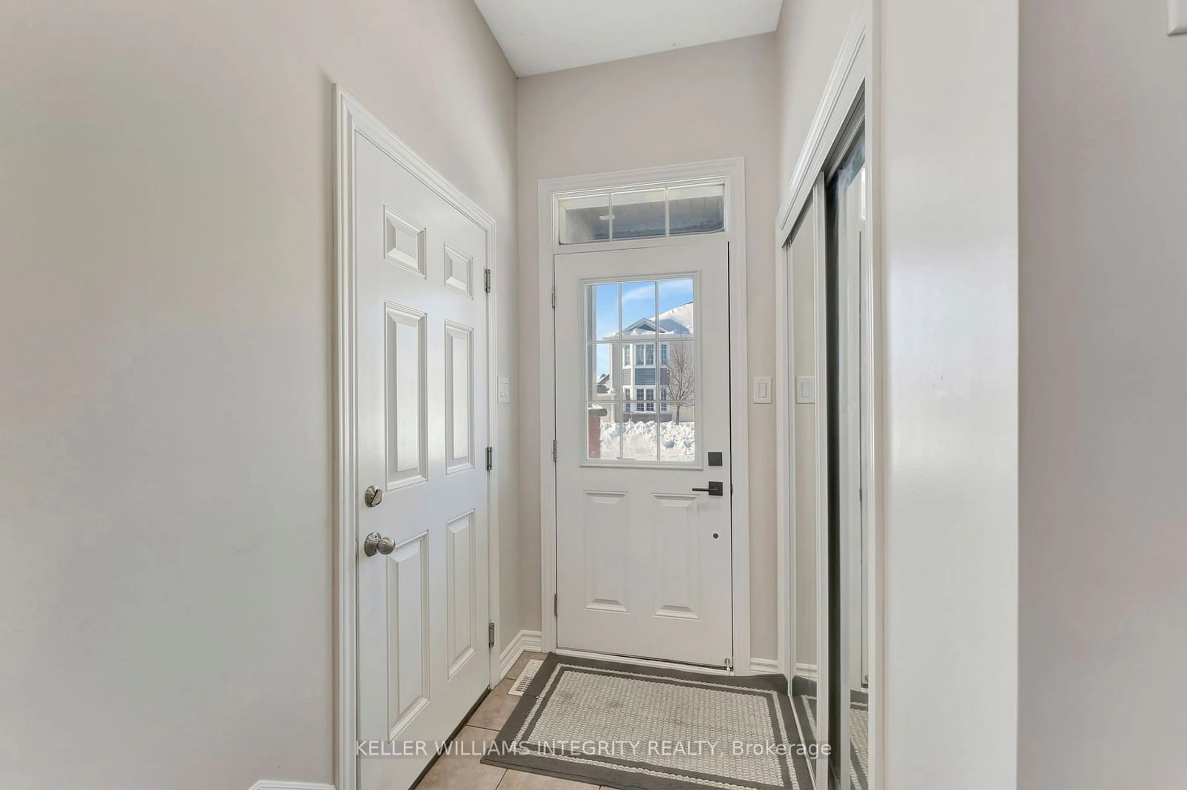 Indoor entryway for 338 Astelia Cres, Stittsville - Munster - Richmond Ontario K2S 0W7