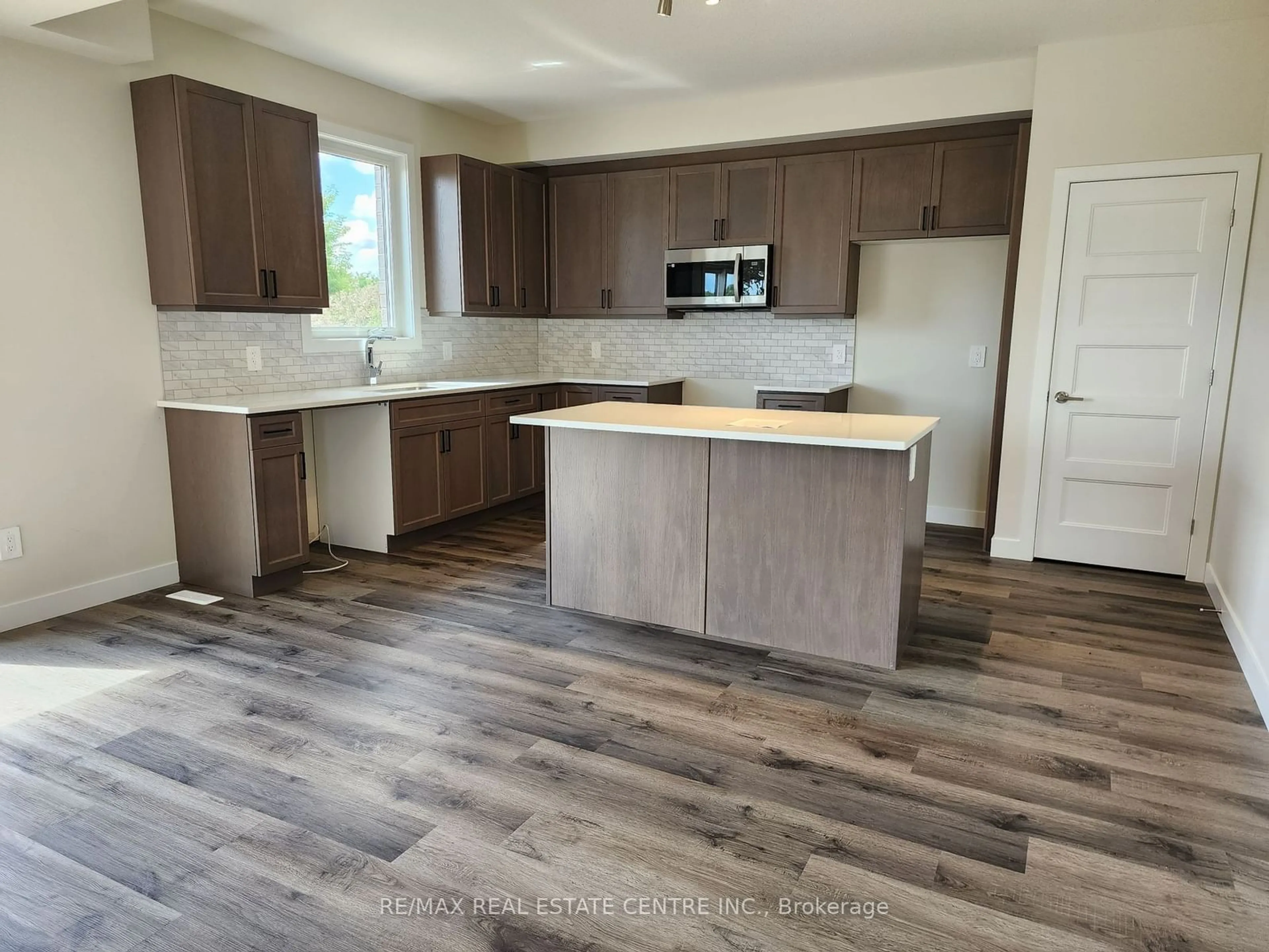 Open concept kitchen, wood/laminate floor for 6841 Royal Magnolia Ave, London Ontario N6P 1H5