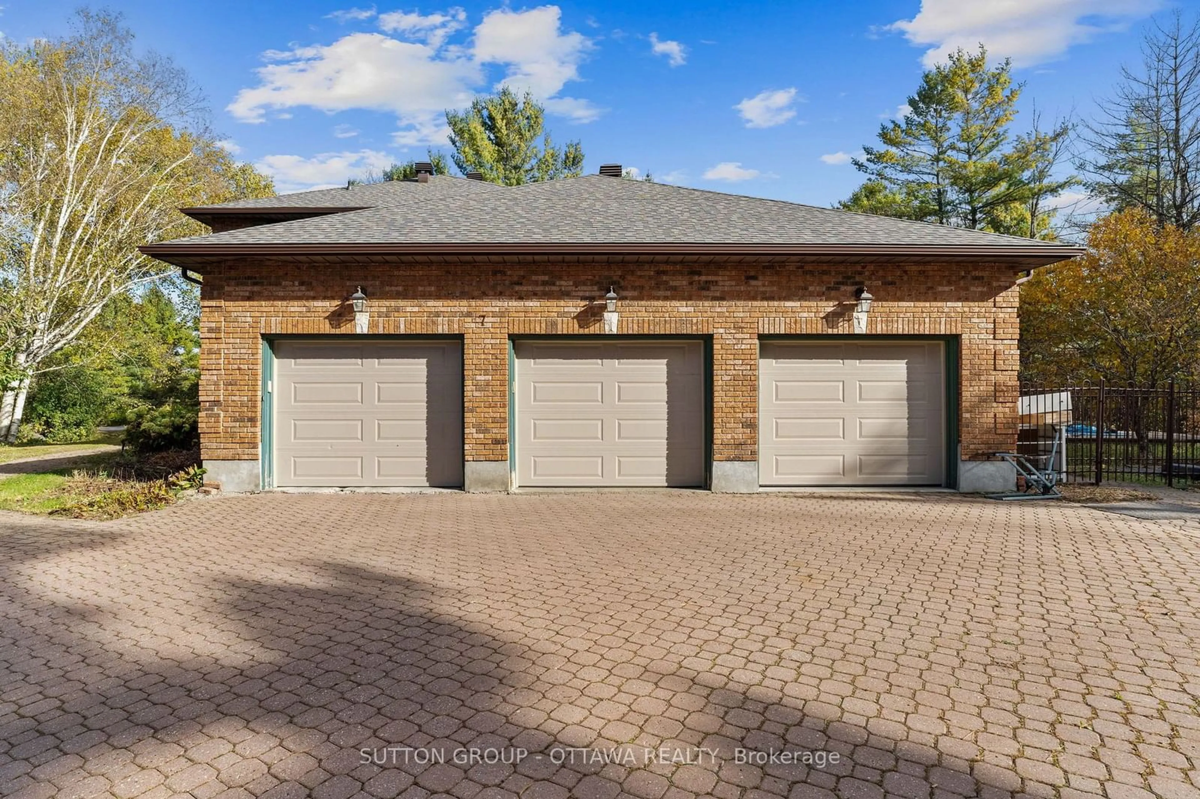 Unknown for 7 ROLSTON Way, Kanata Ontario K2W 1A4