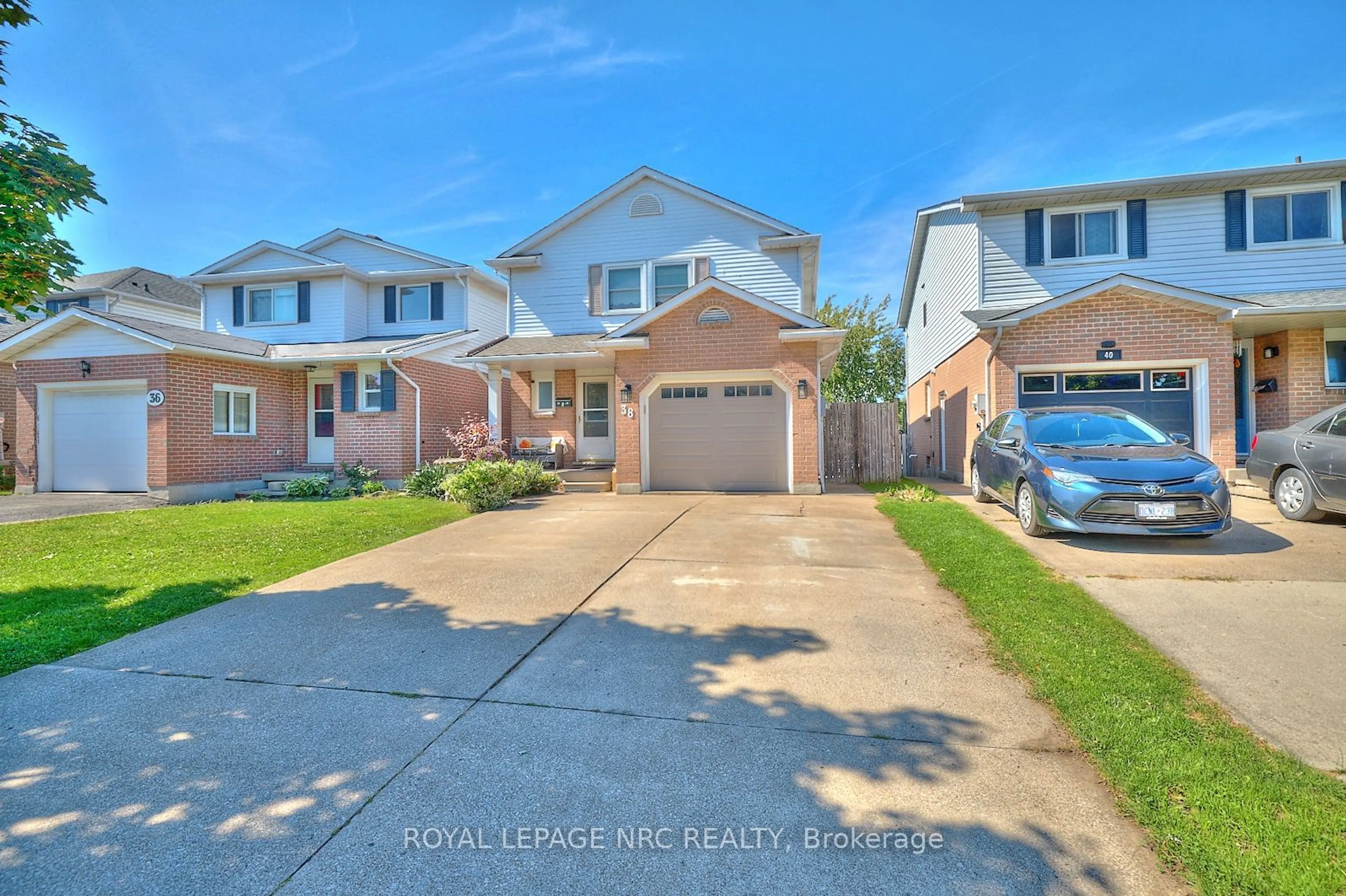 A pic from outside/outdoor area/front of a property/back of a property/a pic from drone, street for 38 Culligan Cres, Thorold Ontario L2V 4P1