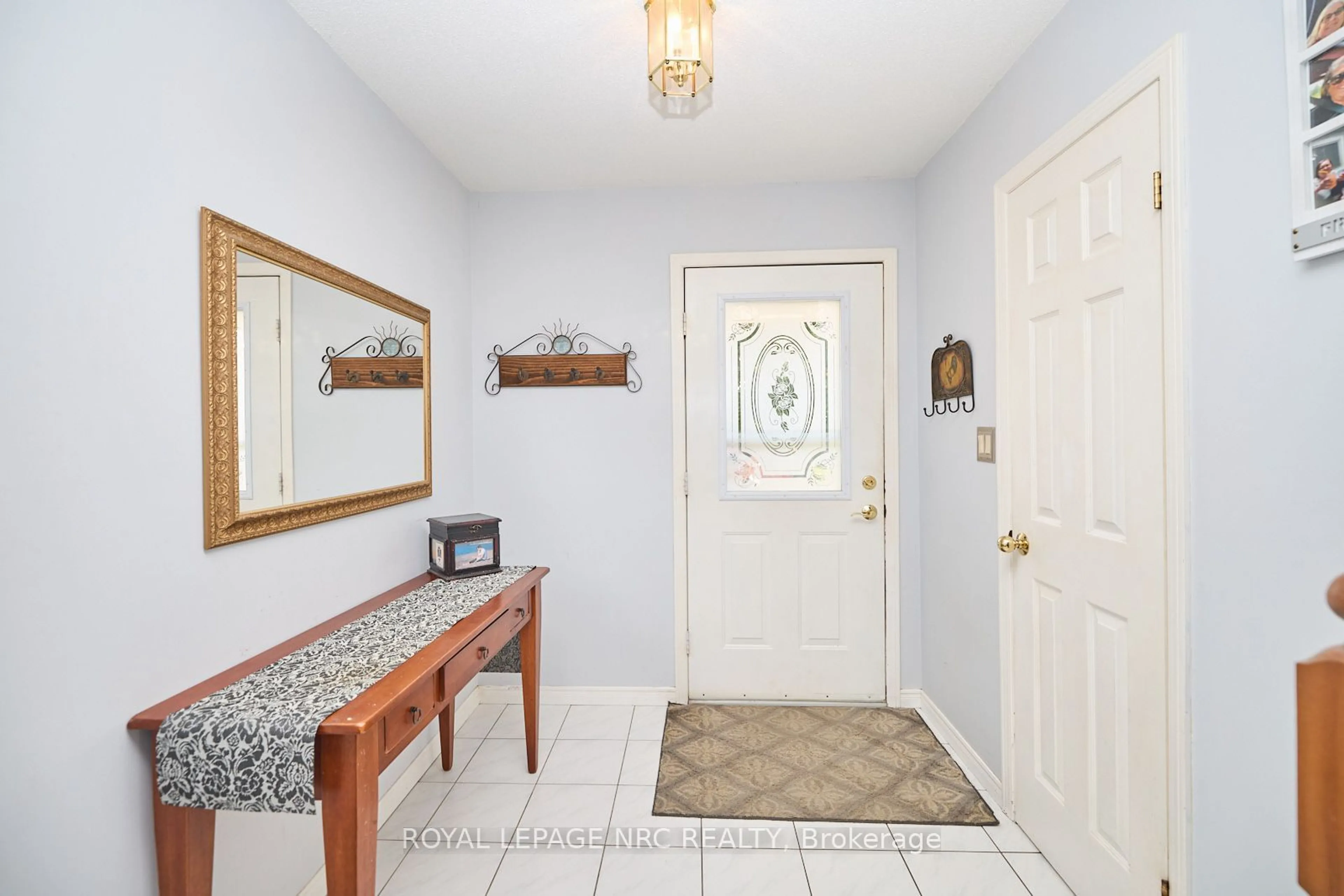 Indoor entryway for 38 Culligan Cres, Thorold Ontario L2V 4P1