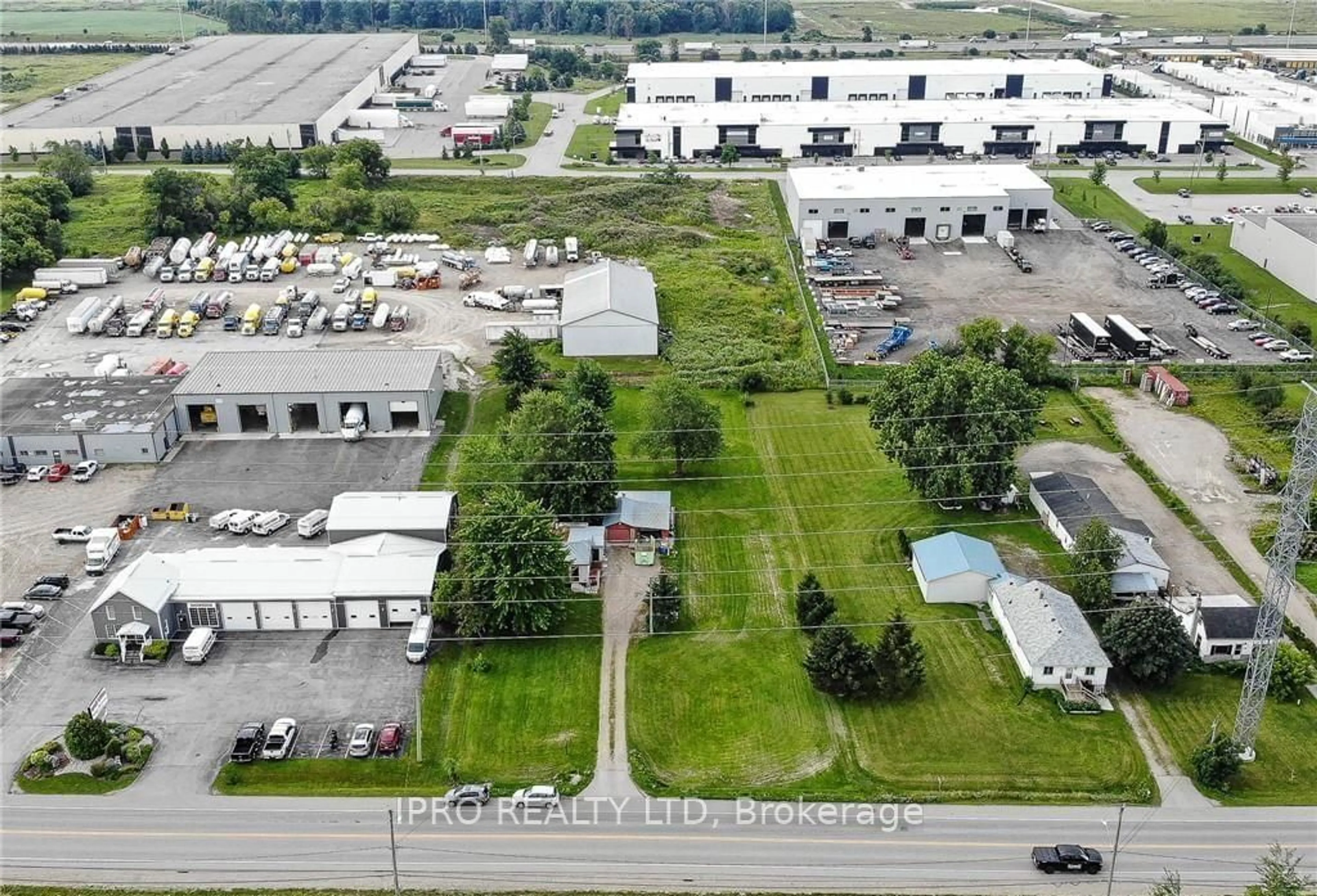 A pic from outside/outdoor area/front of a property/back of a property/a pic from drone, building for 1236 Parkinson Rd, South-West Oxford Ontario N4S 7W3