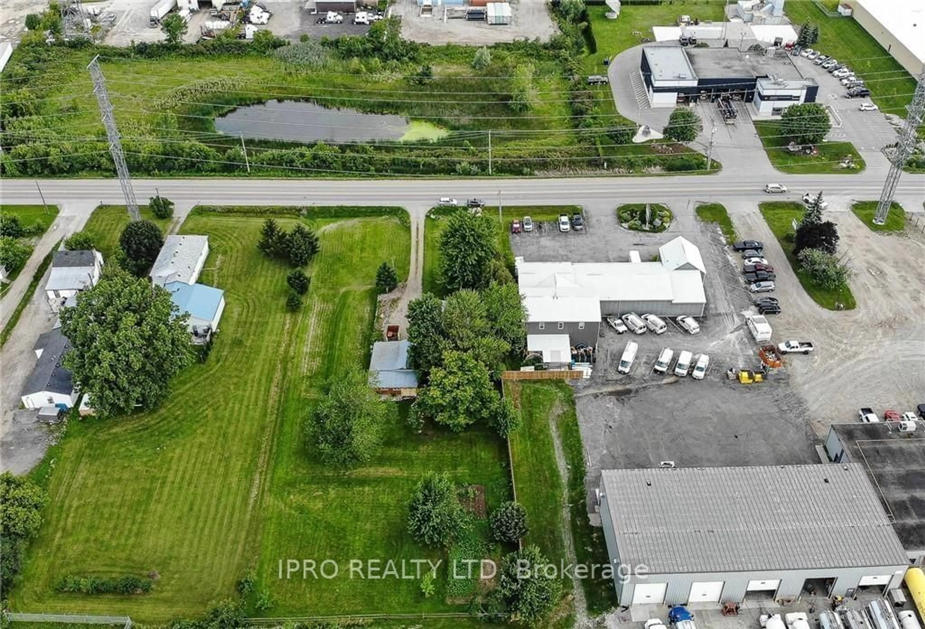 A pic from outside/outdoor area/front of a property/back of a property/a pic from drone, street for 1236 Parkinson Rd, South-West Oxford Ontario N4S 7W3