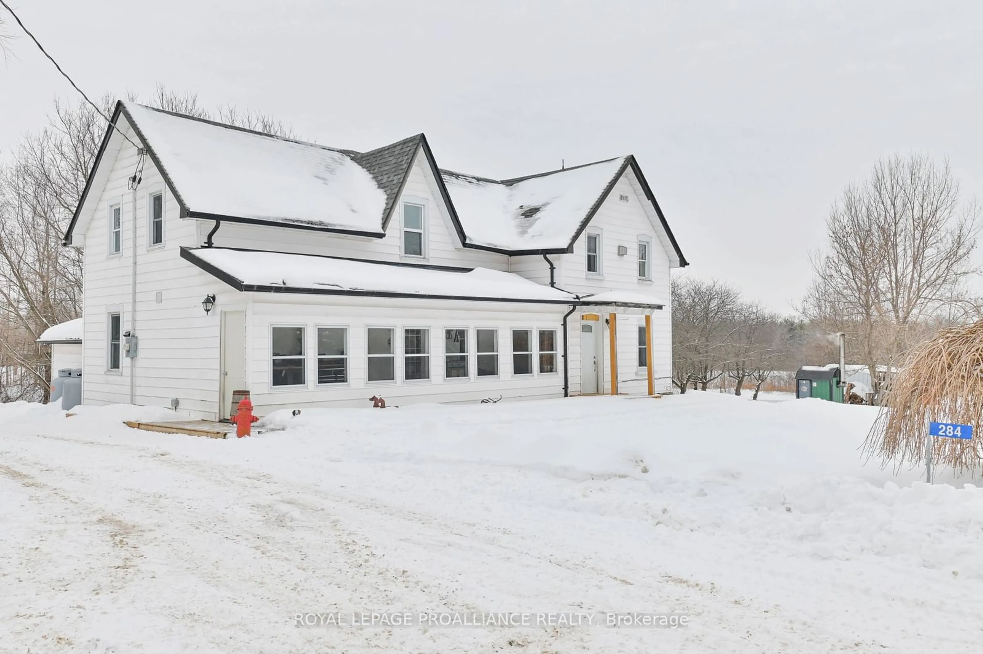 A pic from outside/outdoor area/front of a property/back of a property/a pic from drone, building for 284 Donaldson Rd, Brighton Ontario K0K 1H0