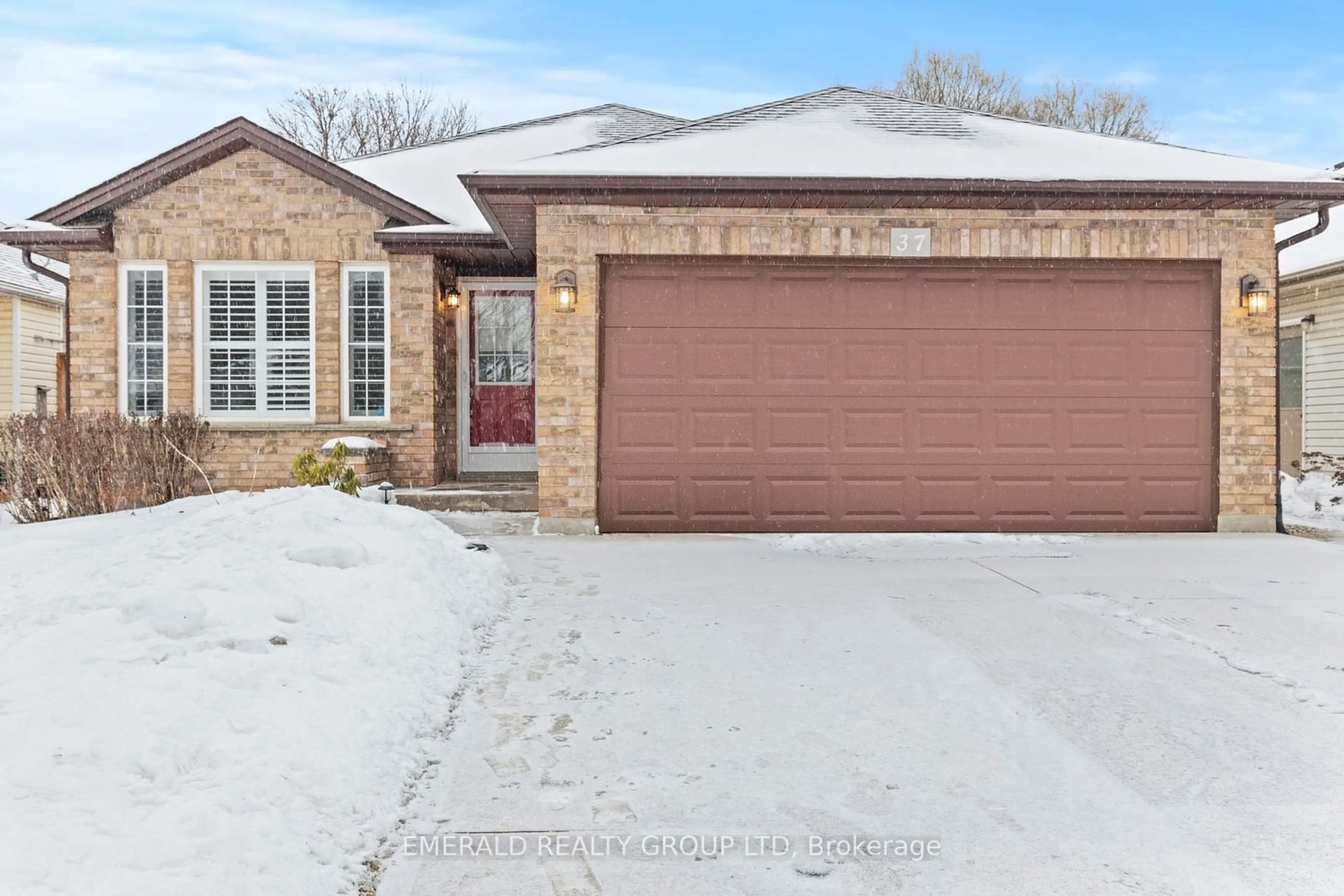 Home with brick exterior material, street for 37 Tanner Dr, Pelham Ontario L0S 1E4