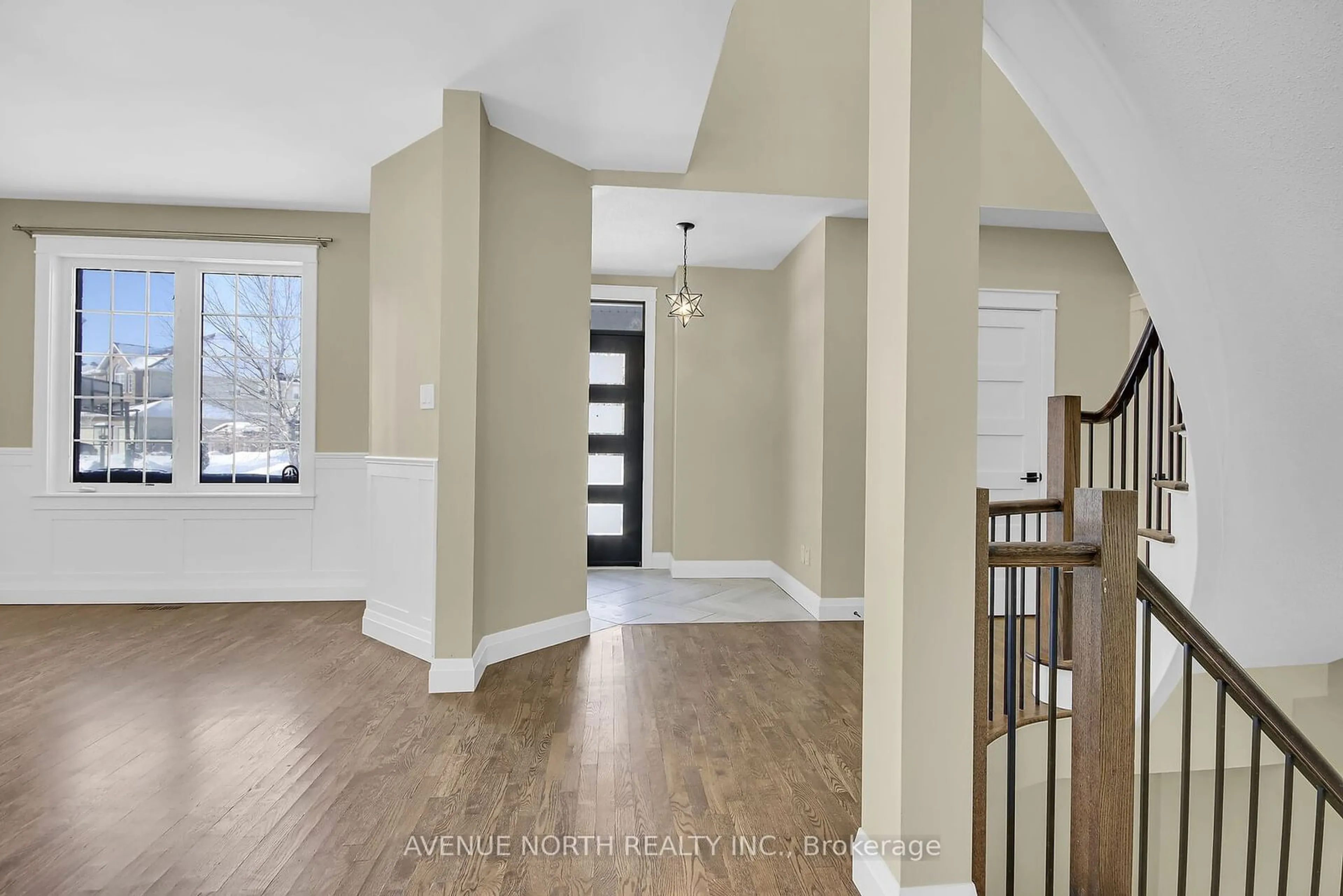 Indoor entryway for 78 Friendly Cres, Stittsville - Munster - Richmond Ontario K2S 2B5