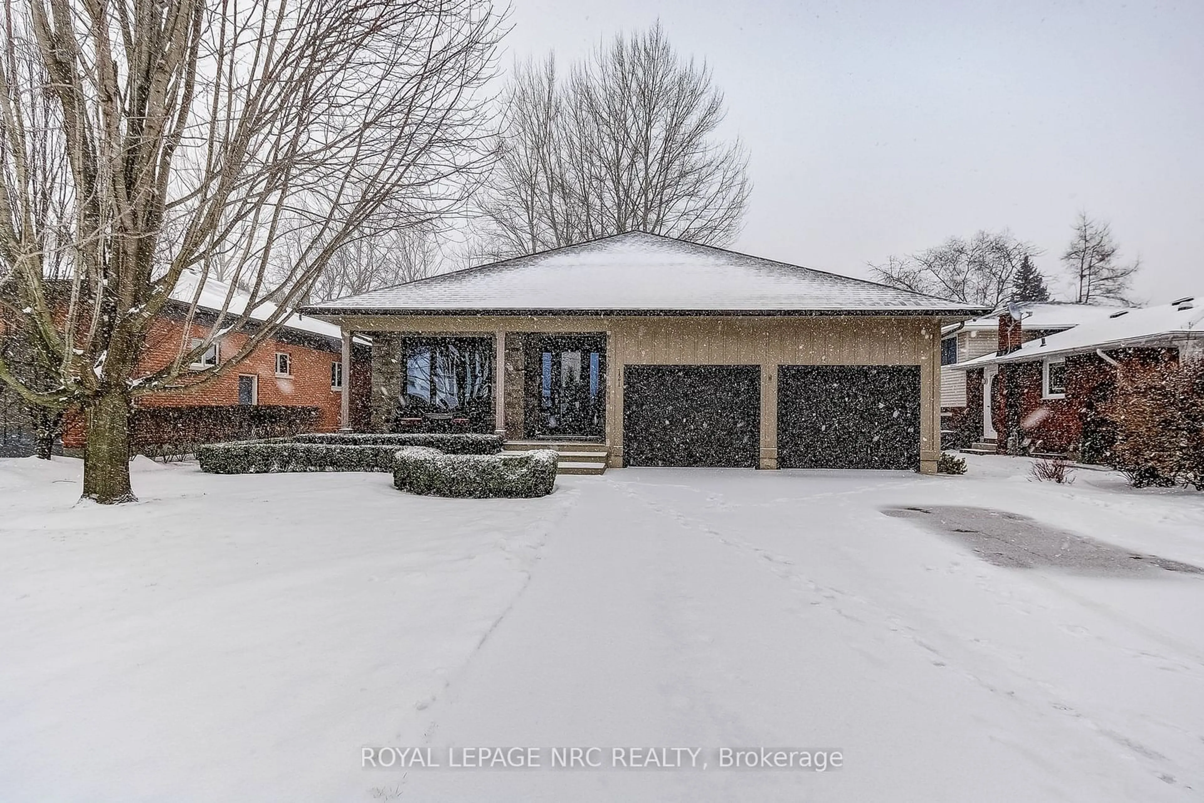 Home with brick exterior material, street for 121 Flynn St, Niagara-on-the-Lake Ontario L0S 1J0