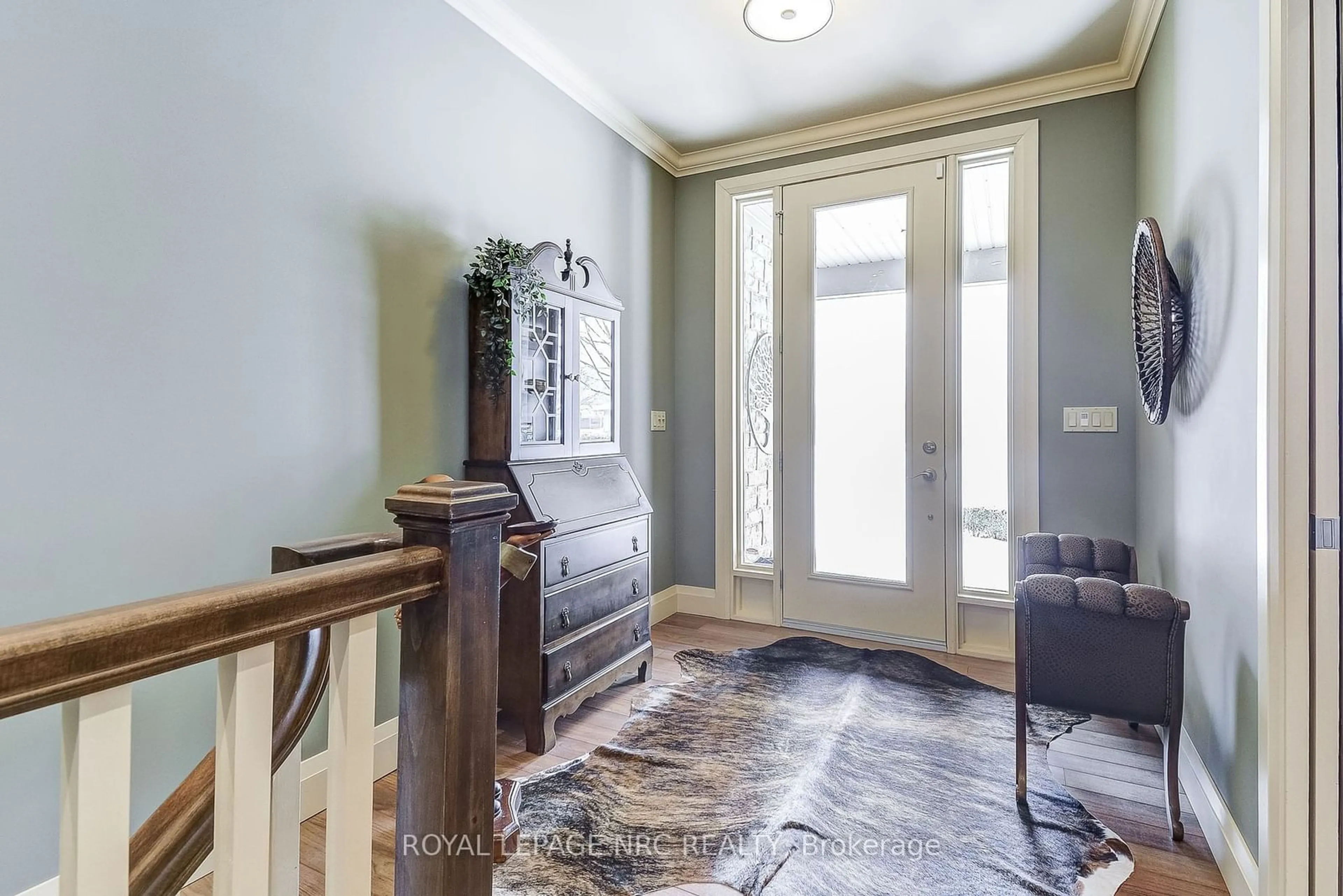 Indoor entryway for 121 Flynn St, Niagara-on-the-Lake Ontario L0S 1J0