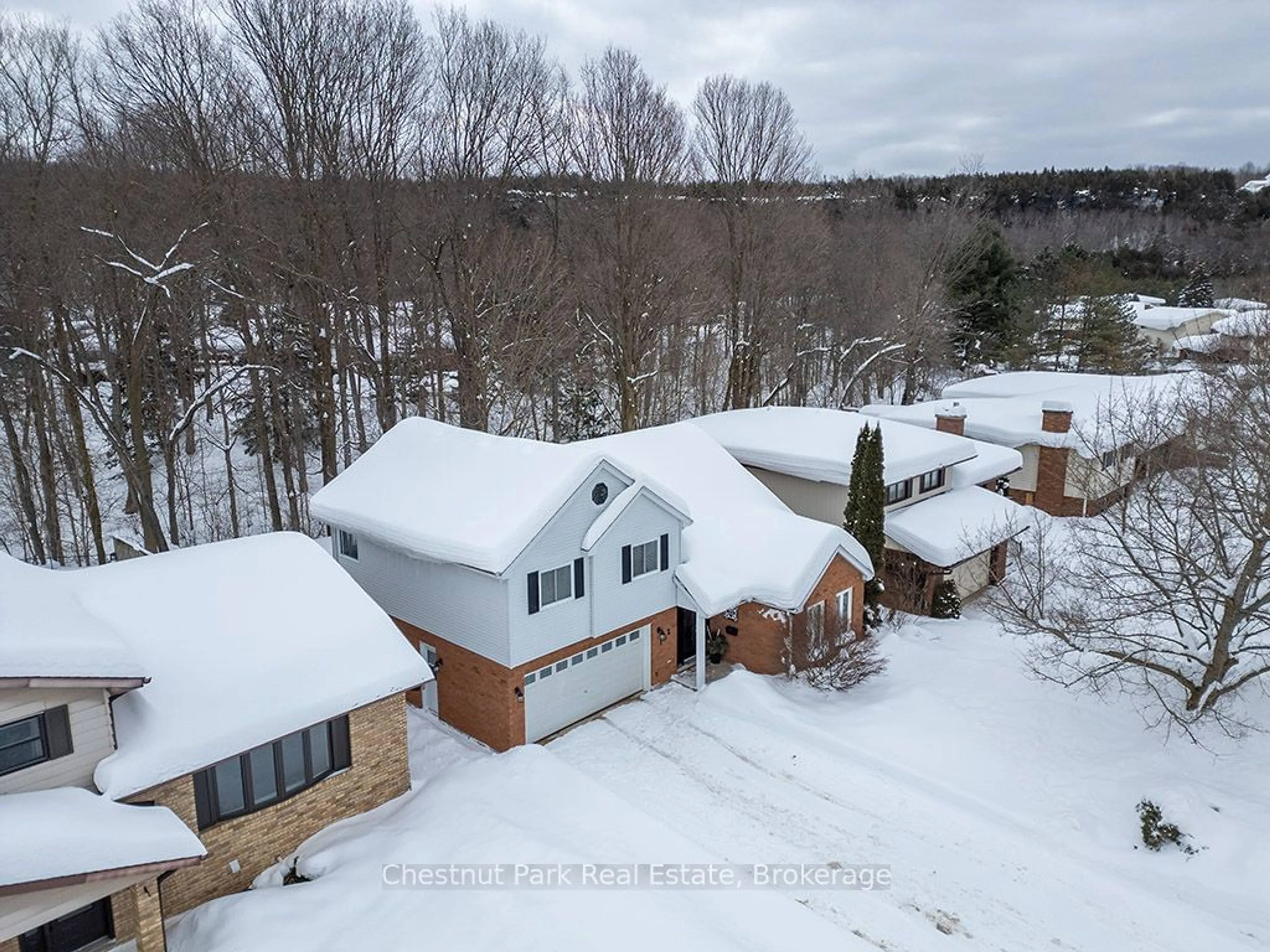 A pic from outside/outdoor area/front of a property/back of a property/a pic from drone, unknown for 162 5th Ave, Owen Sound Ontario N4K 6C7