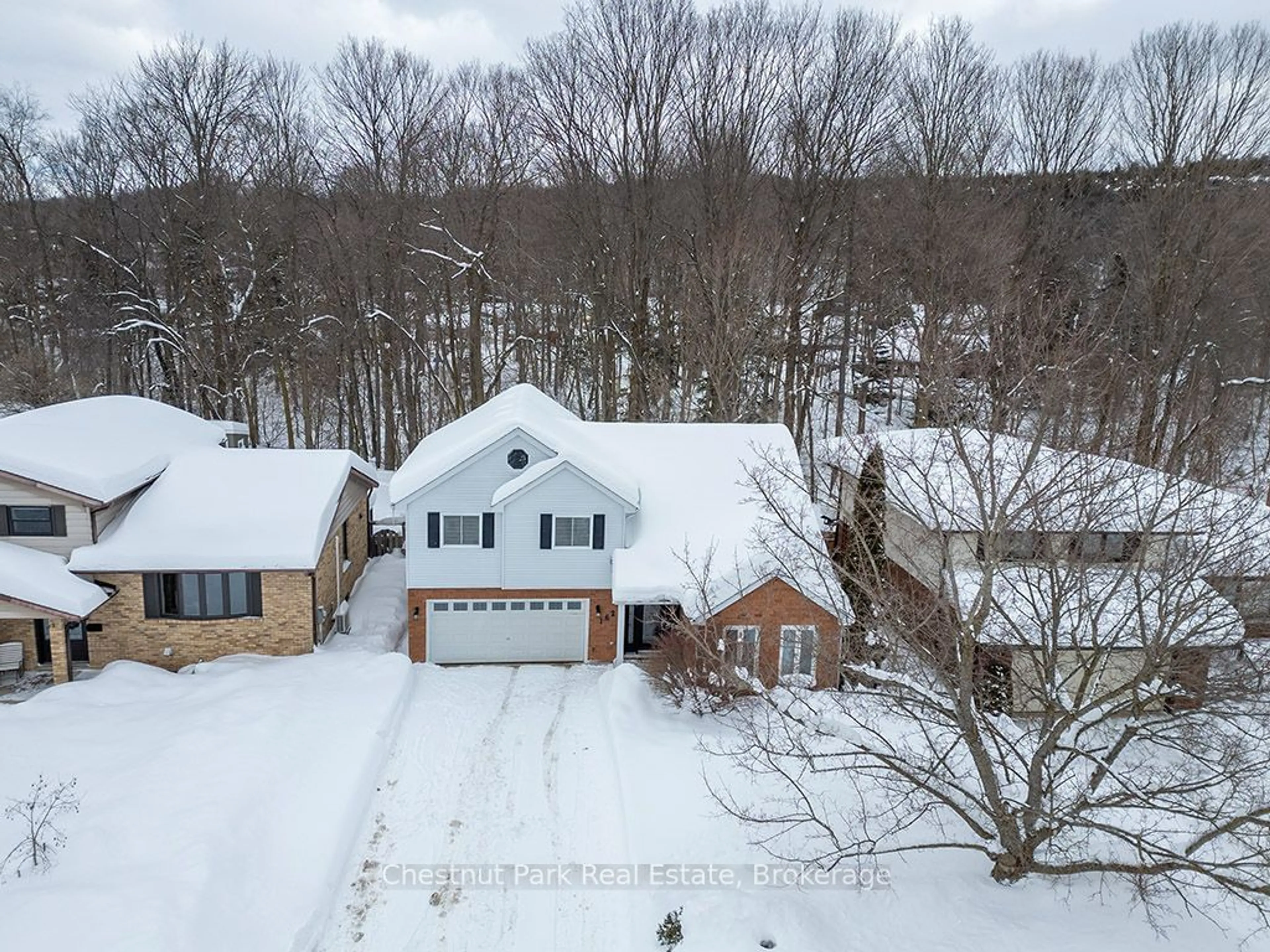 A pic from outside/outdoor area/front of a property/back of a property/a pic from drone, street for 162 5th Ave, Owen Sound Ontario N4K 6C7