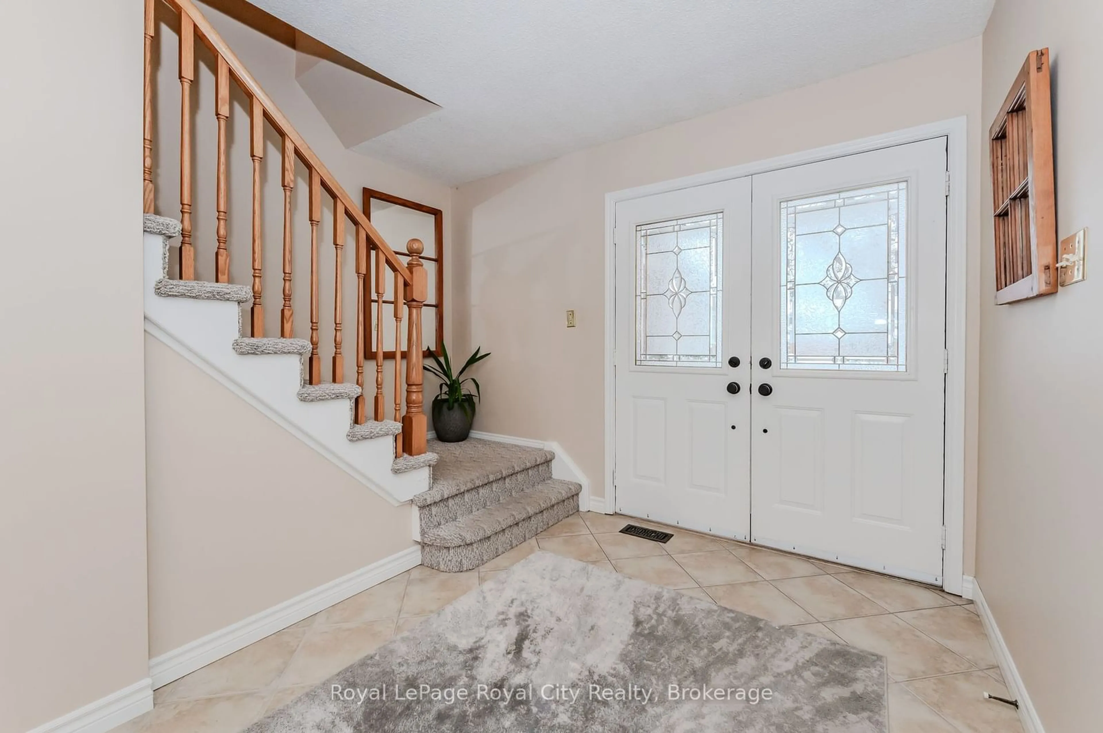 Indoor entryway for 5 Hazelwood Dr, Guelph Ontario N1C 1A7