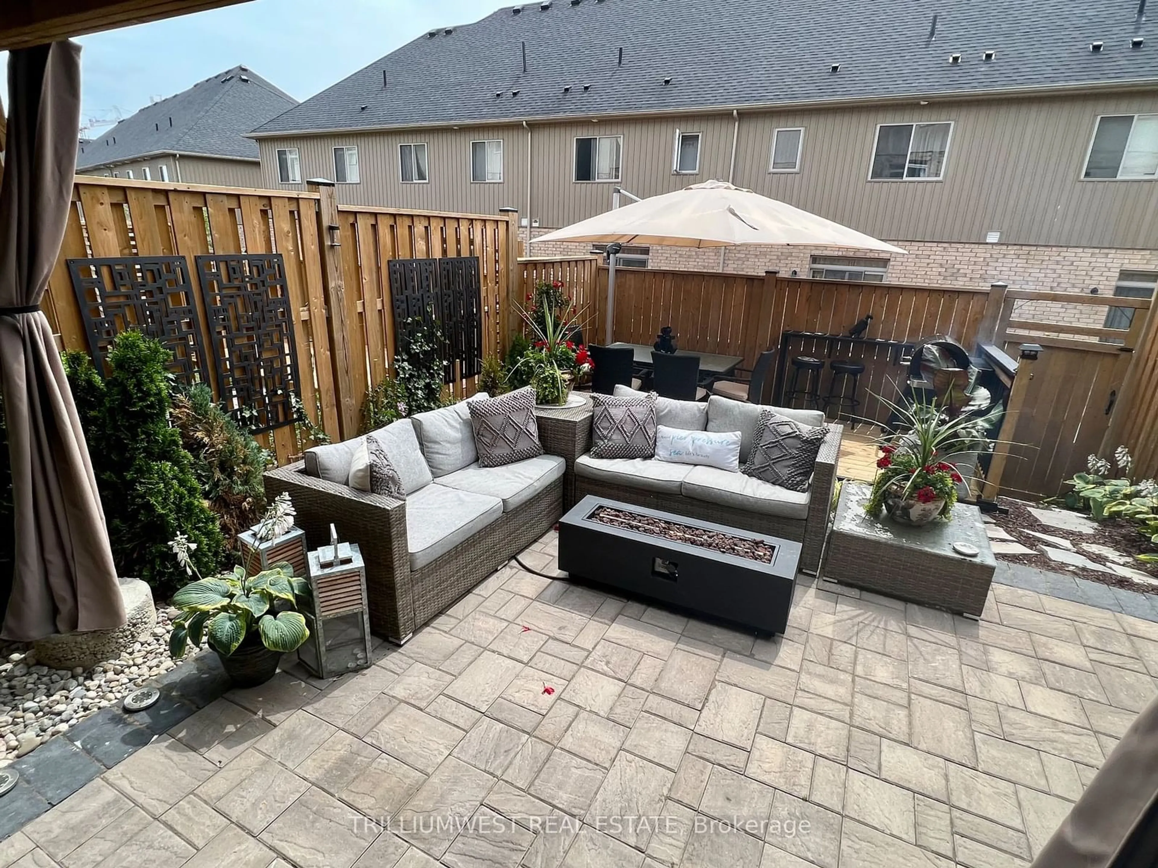 Patio, street for 127 Law Dr, Guelph Ontario N1E 0H5