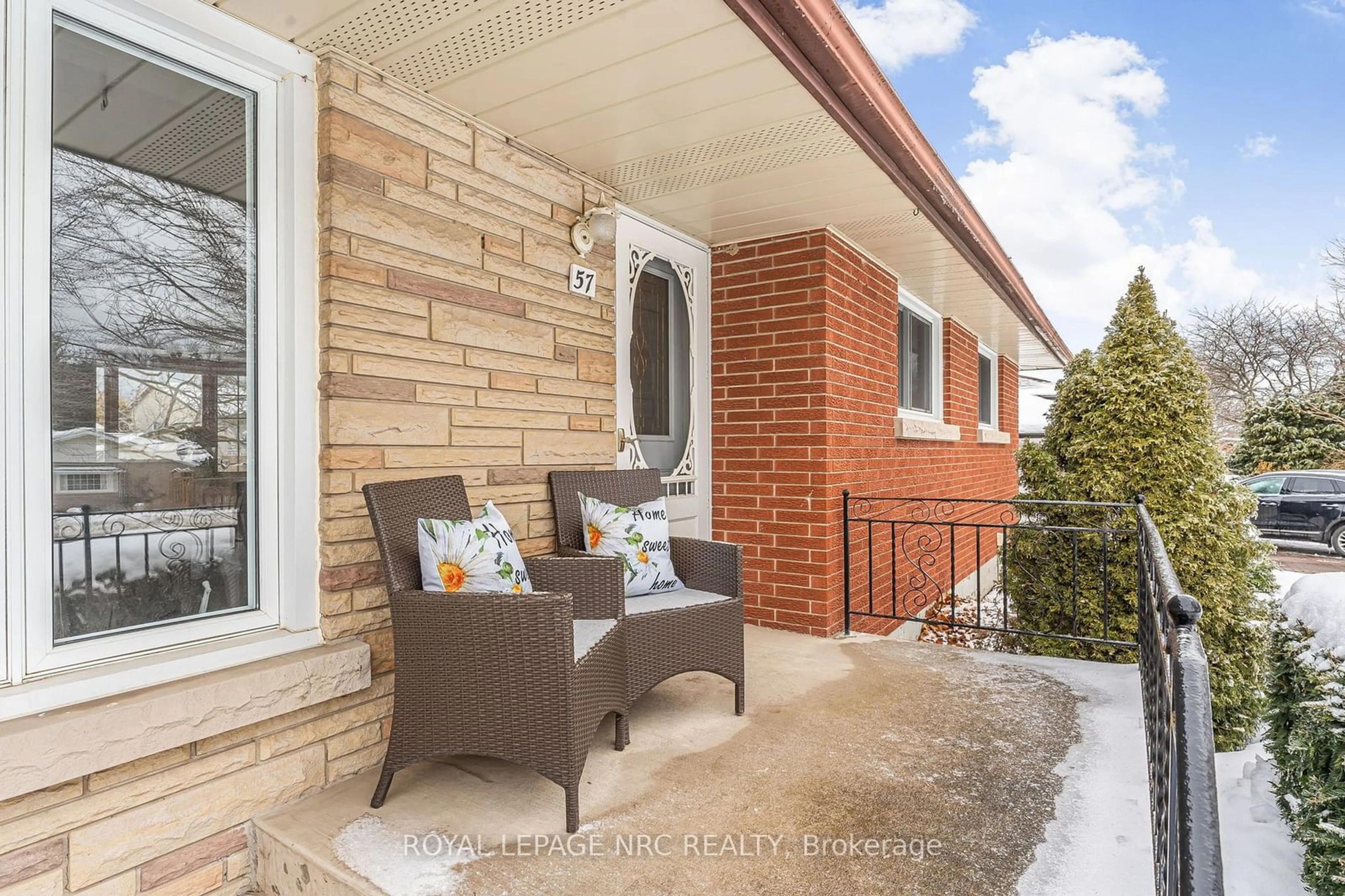 Patio, street for 57 Henry St, Niagara-on-the-Lake Ontario L0S 1J0