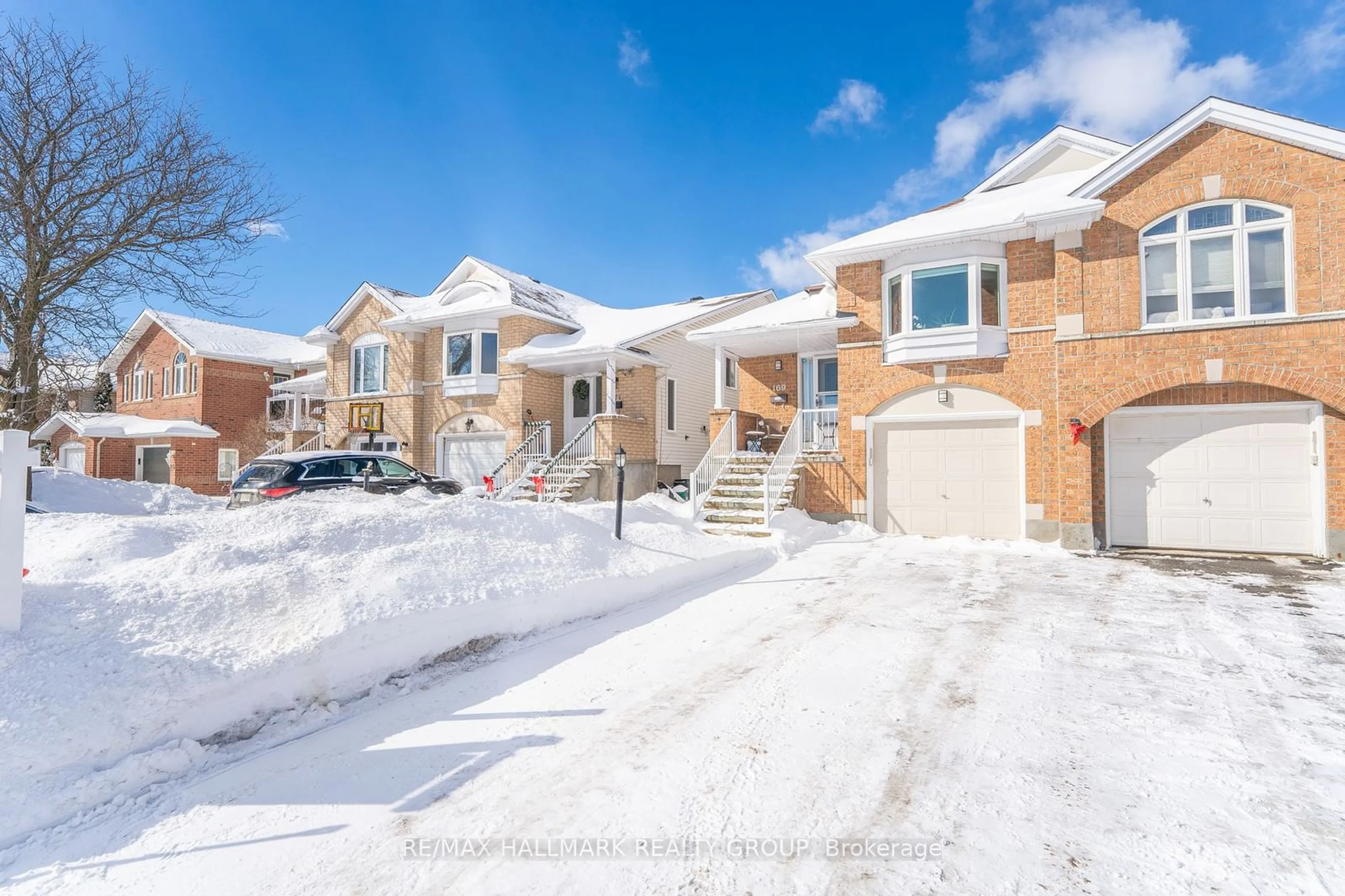 A pic from outside/outdoor area/front of a property/back of a property/a pic from drone, street for 169 Mountshannon Dr, Barrhaven Ontario K2J 4M9