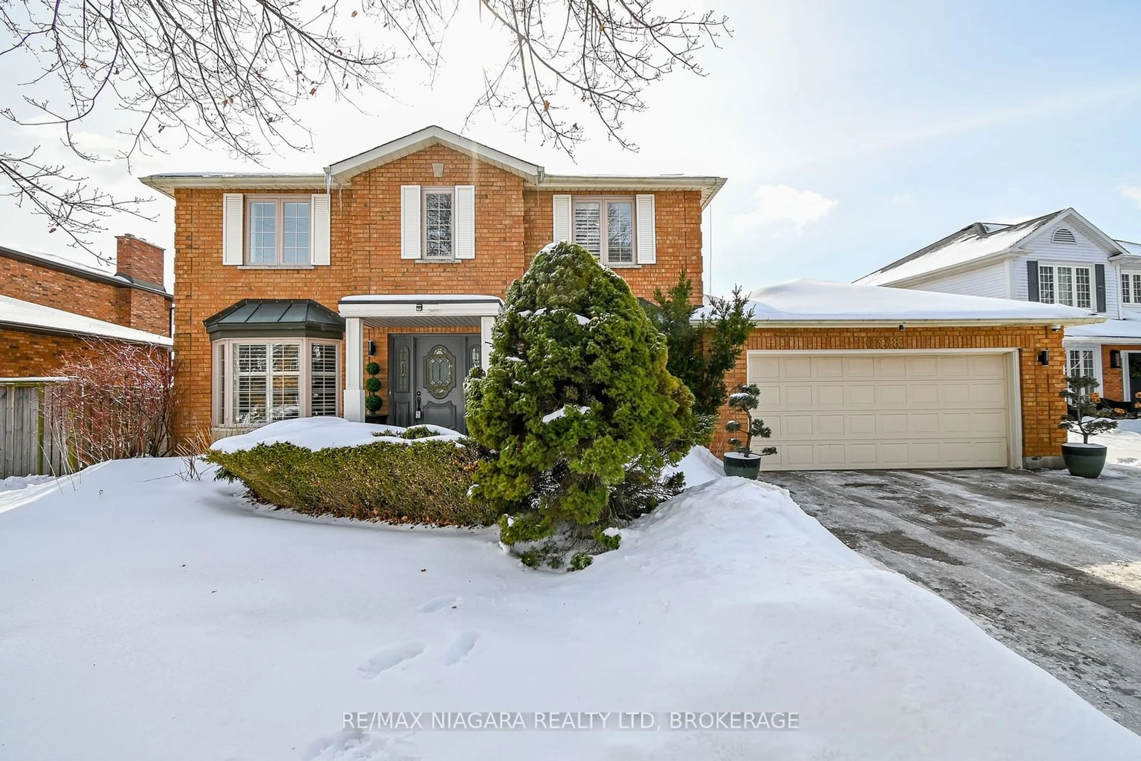 Home with brick exterior material, street for 6338 Moretta Dr, Niagara Falls Ontario L2J 4H7