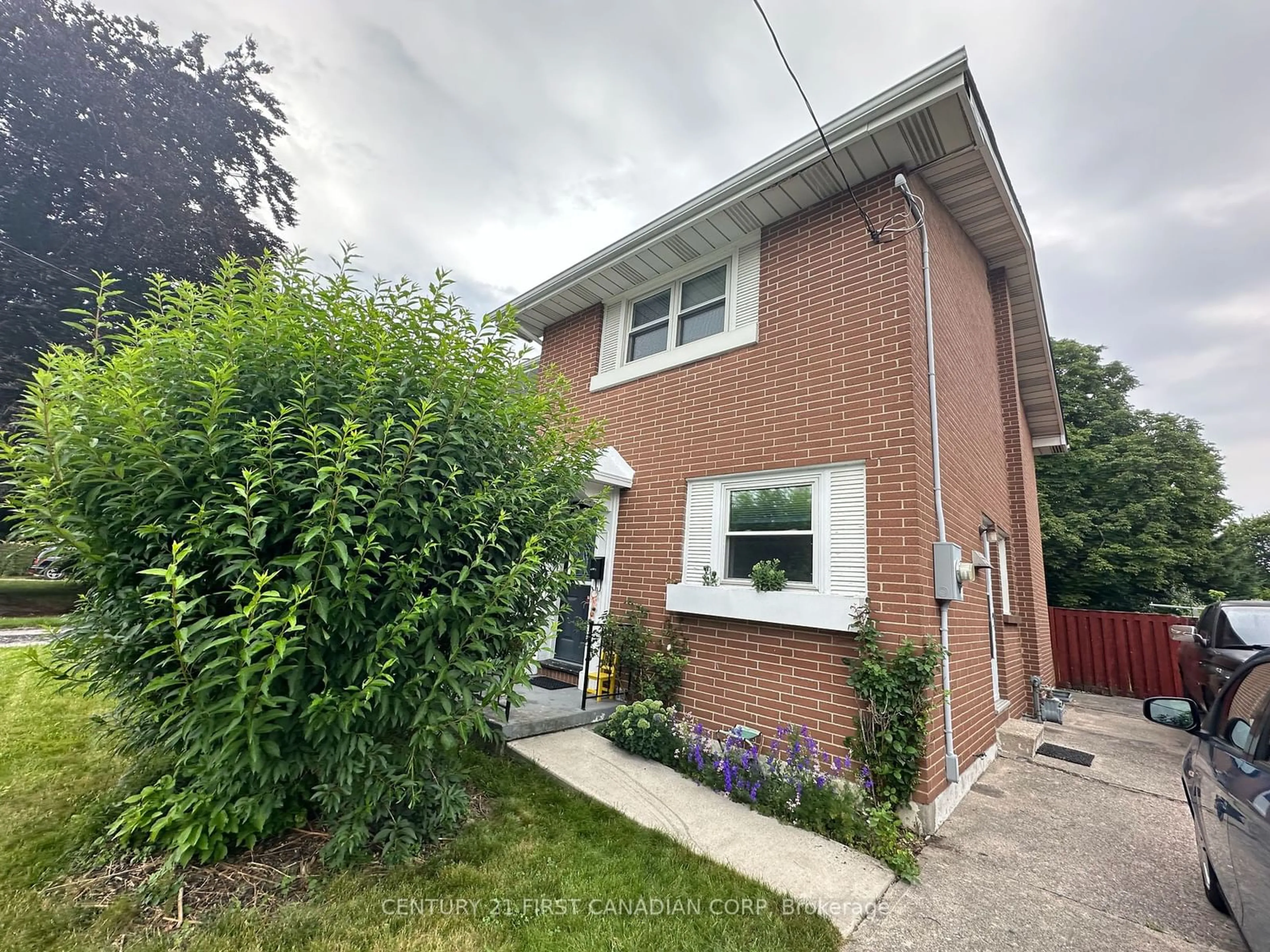 Home with brick exterior material, street for 266 Taylor St, London Ontario N5Y 2J8