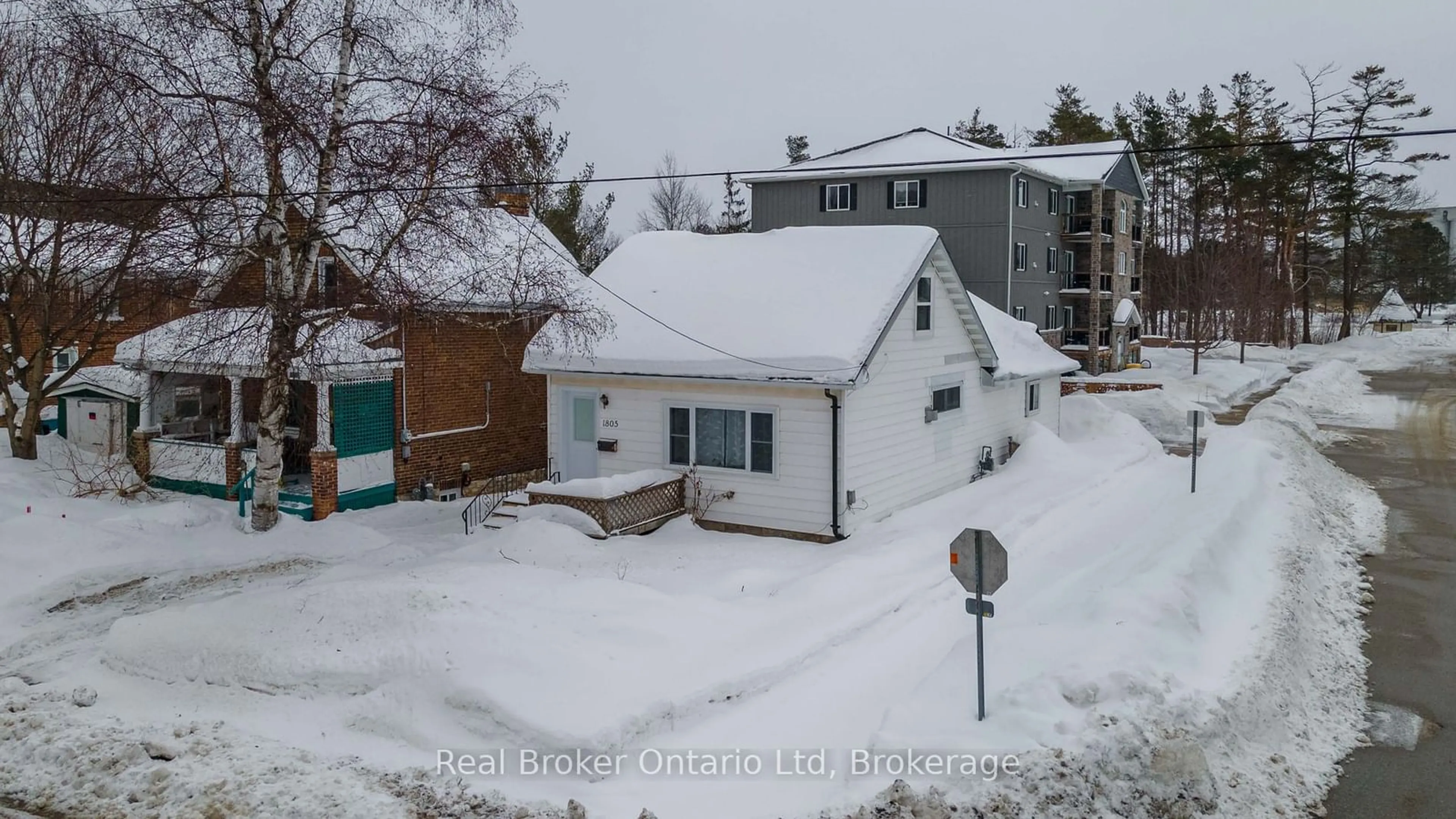 A pic from outside/outdoor area/front of a property/back of a property/a pic from drone, street for 1805 3rd Ave, Owen Sound Ontario N4K 4R7