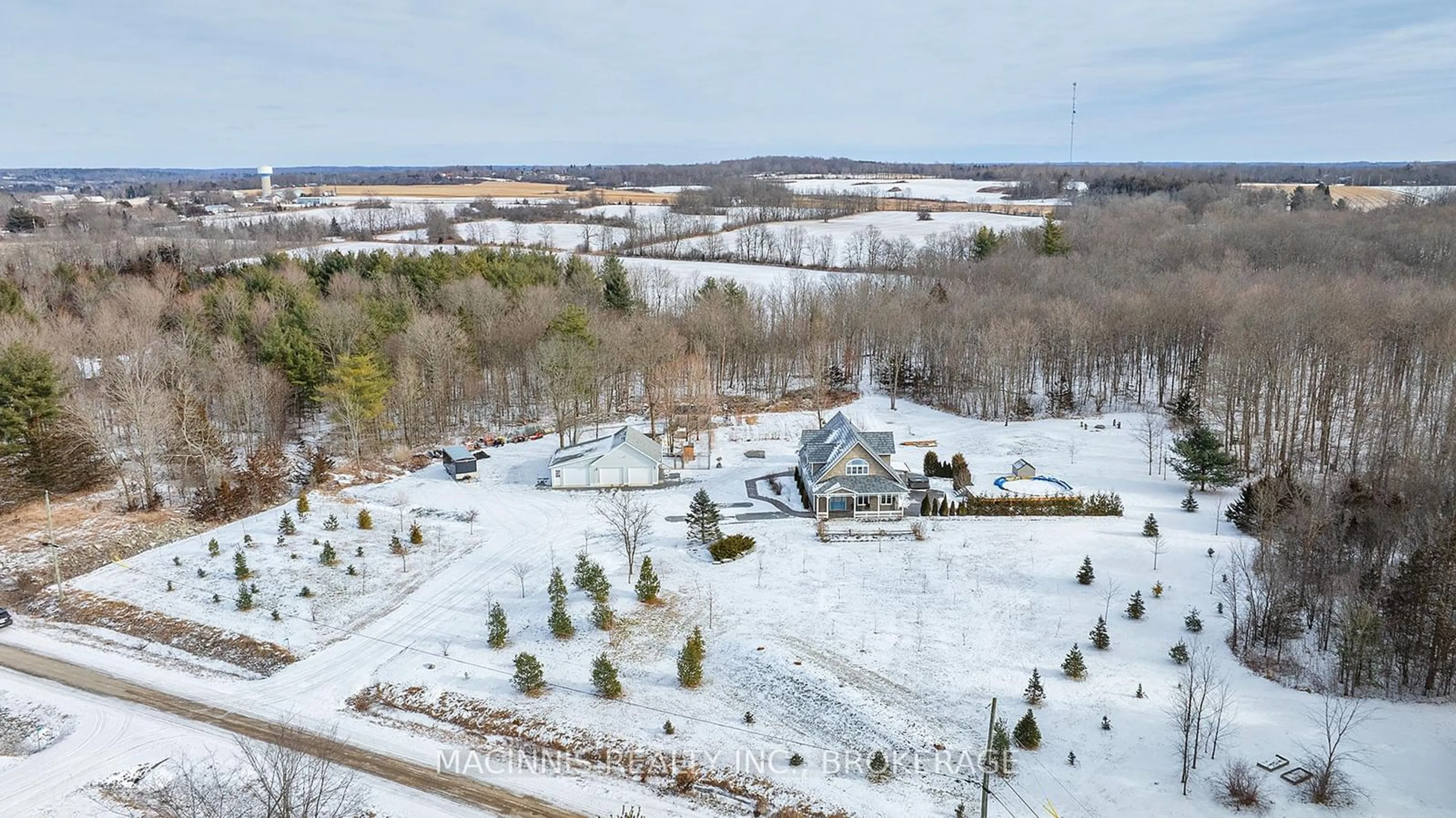 A pic from outside/outdoor area/front of a property/back of a property/a pic from drone, unknown for 113 Country Woods Dr, South Frontenac Ontario K0H 1V0