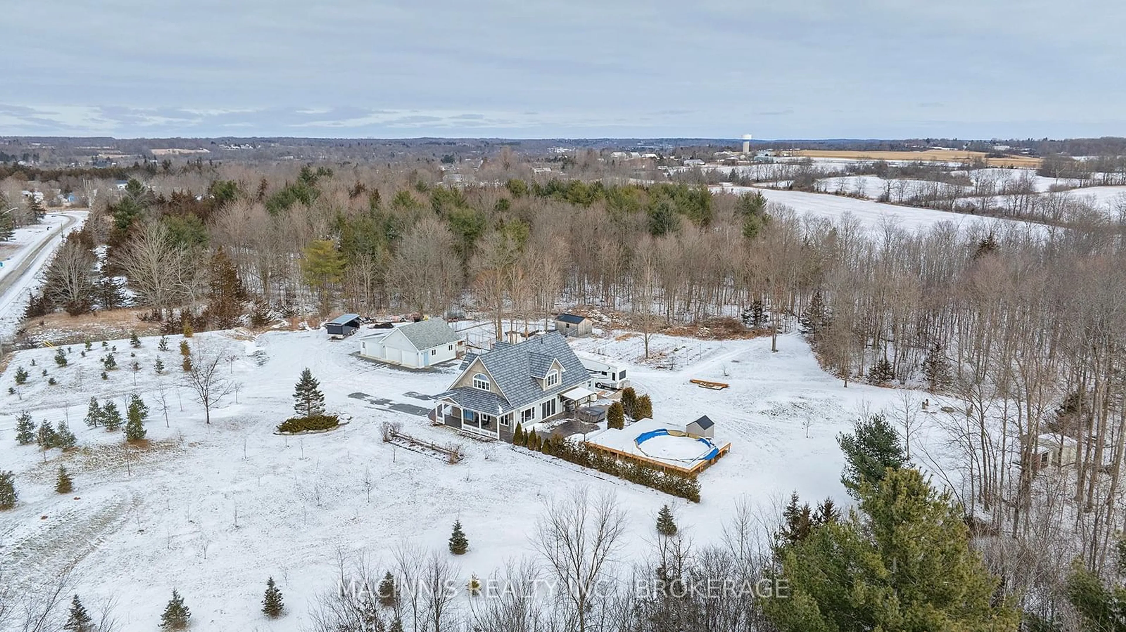 A pic from outside/outdoor area/front of a property/back of a property/a pic from drone, mountain view for 113 Country Woods Dr, South Frontenac Ontario K0H 1V0