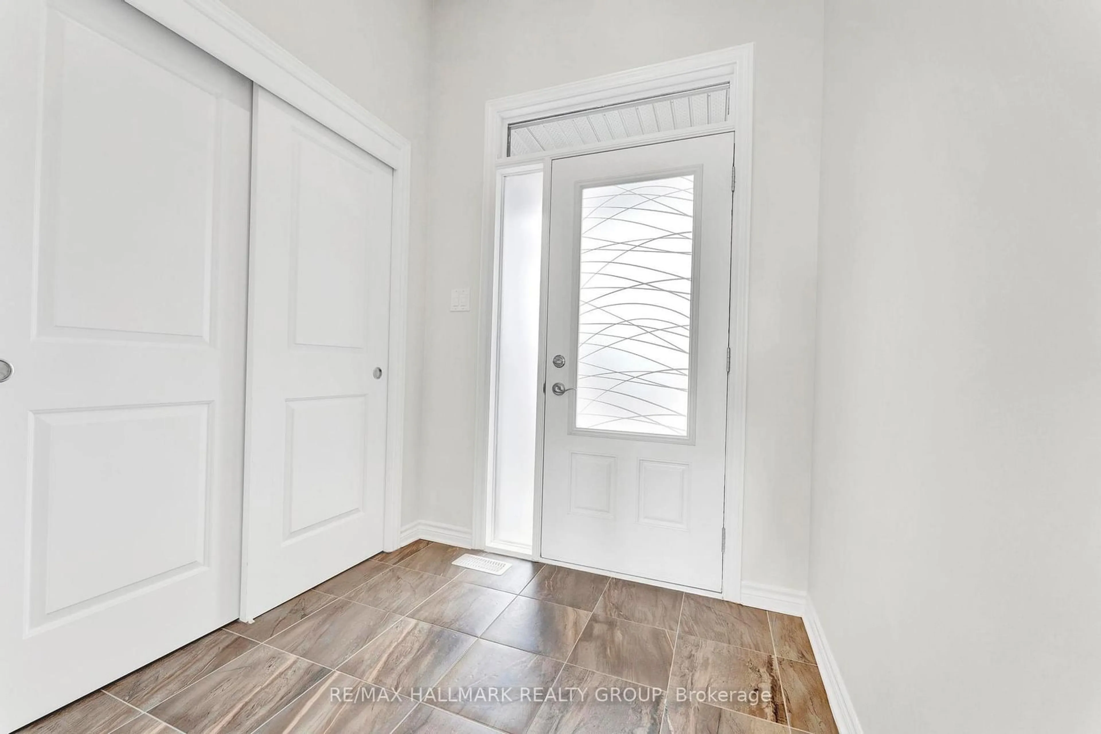 Indoor entryway for 566 Cannes Cres, Orleans - Cumberland and Area Ontario K4A 5J6