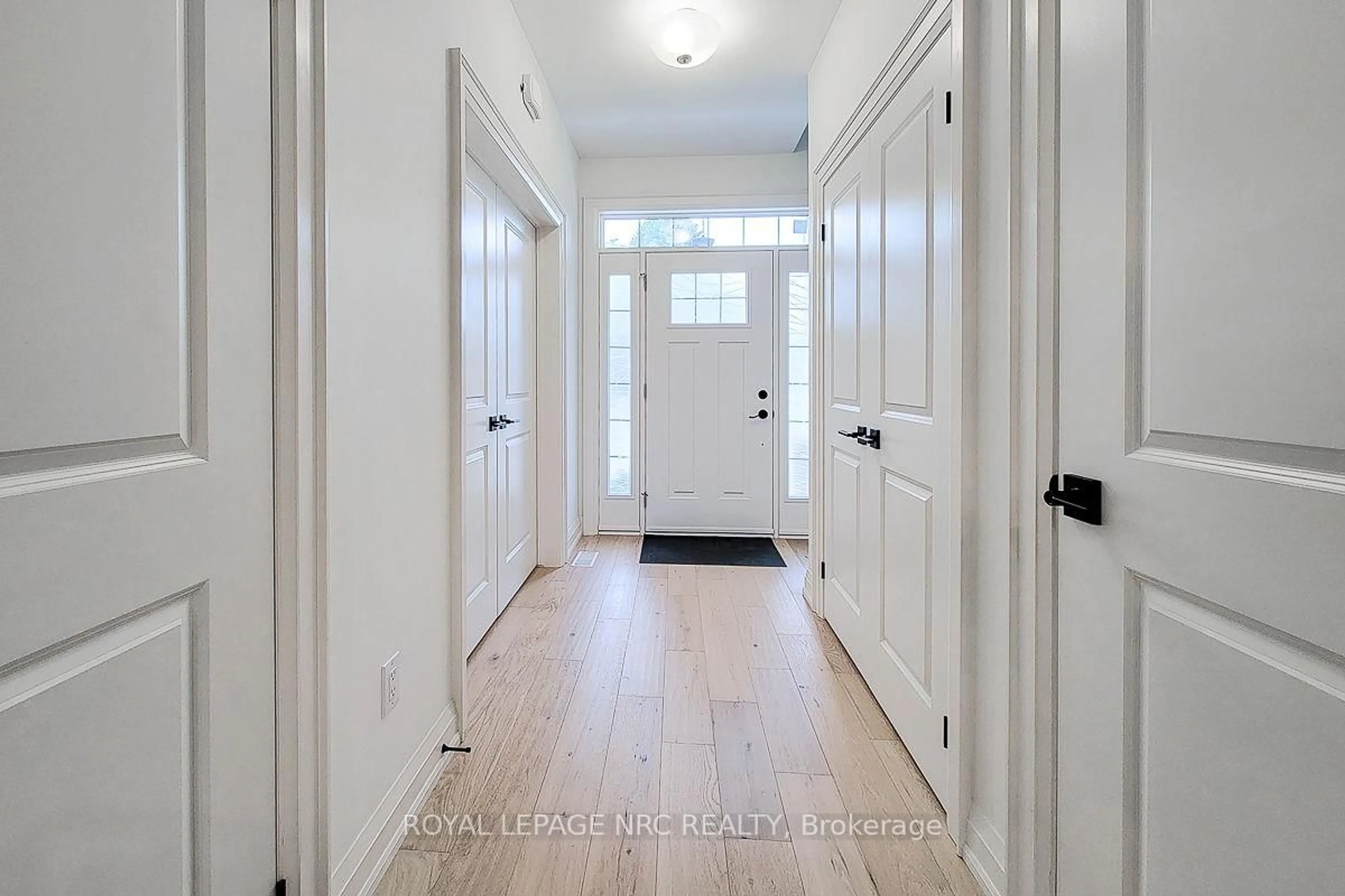 Indoor entryway for 96 Welland Rd #14, Pelham Ontario L0S 1E4