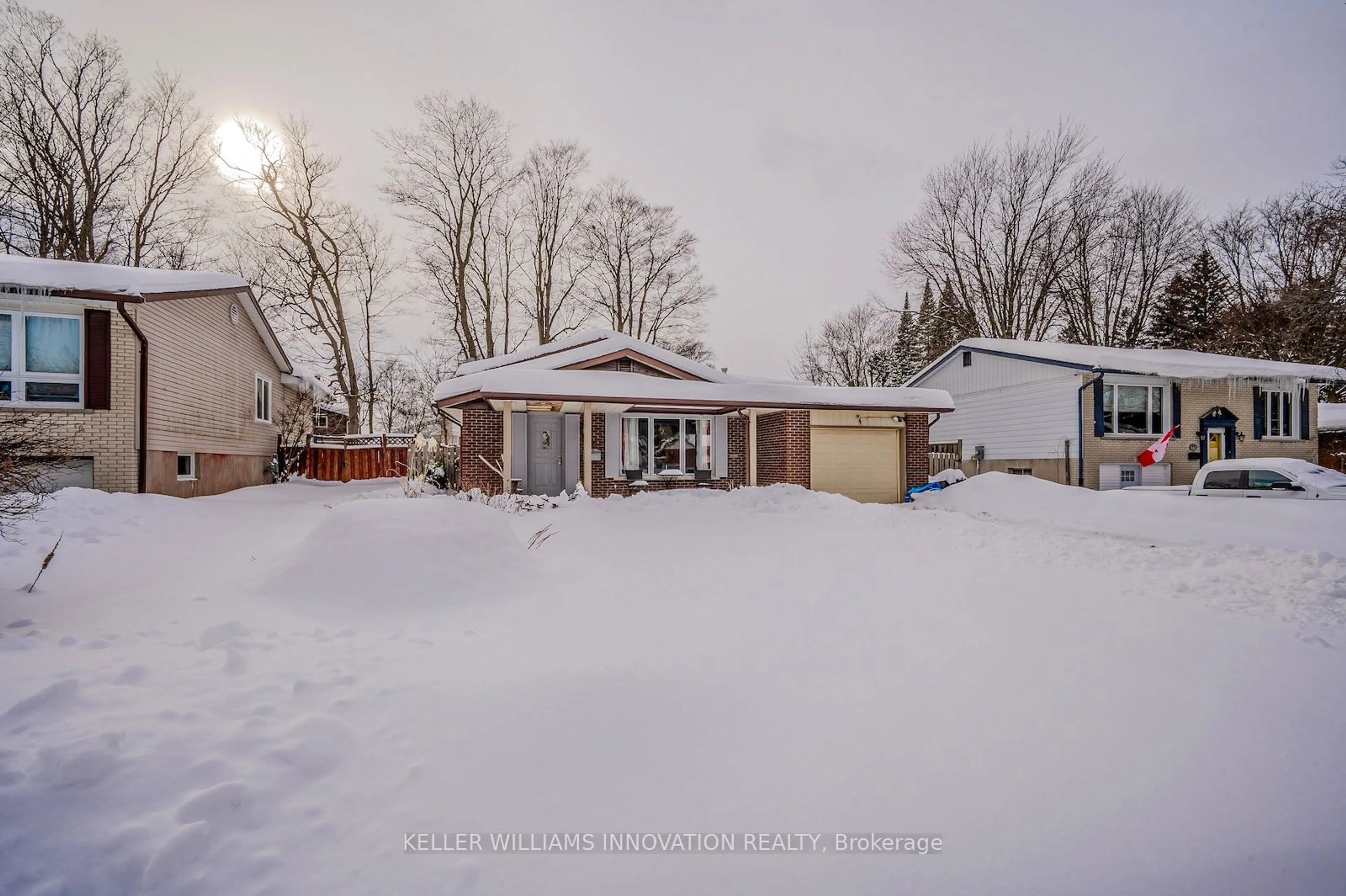 A pic from outside/outdoor area/front of a property/back of a property/a pic from drone, street for 555 Sprucehill Ave, Waterloo Ontario N2L 4V8